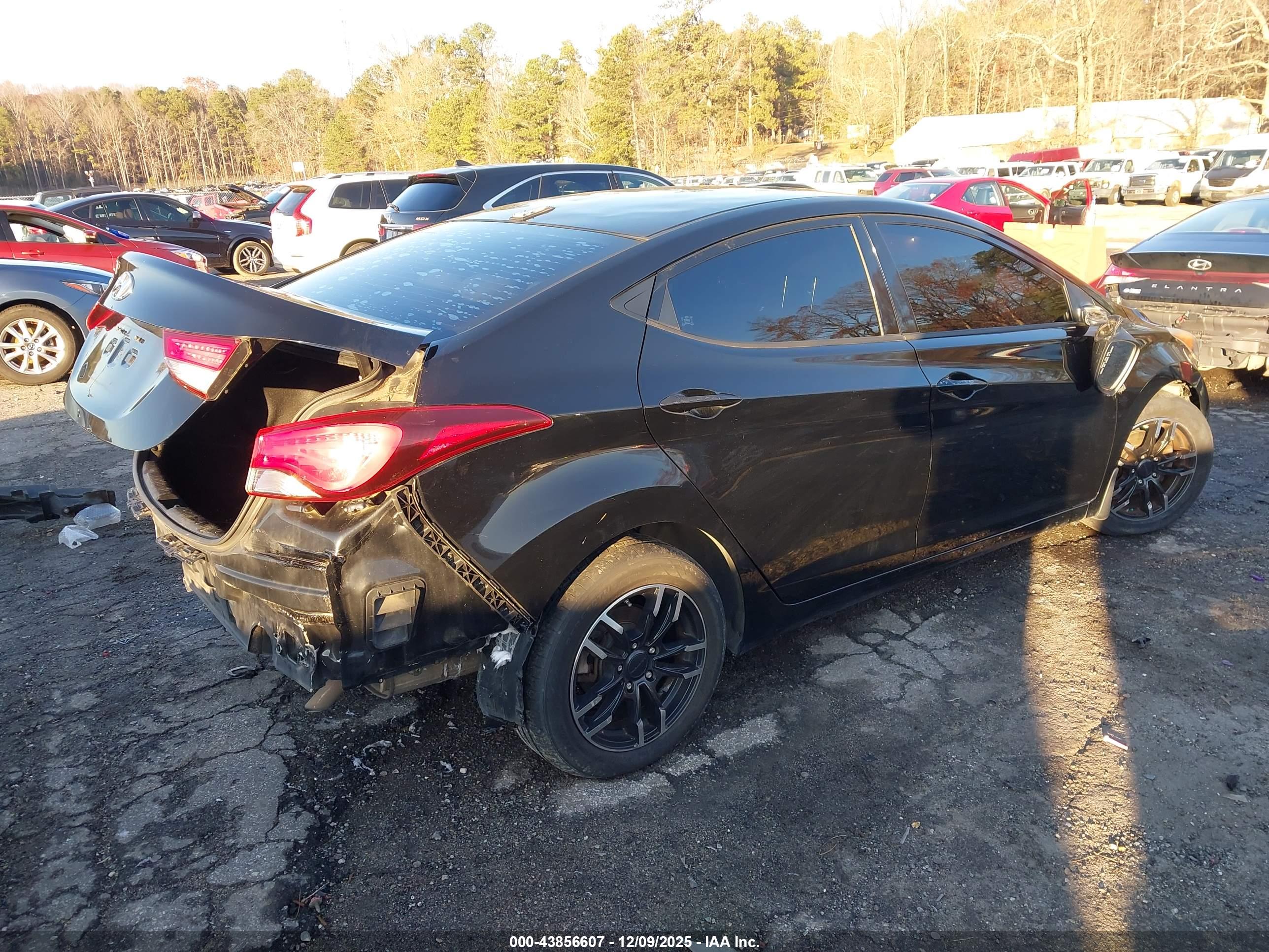 HYUNDAI ELANTRA image 4
