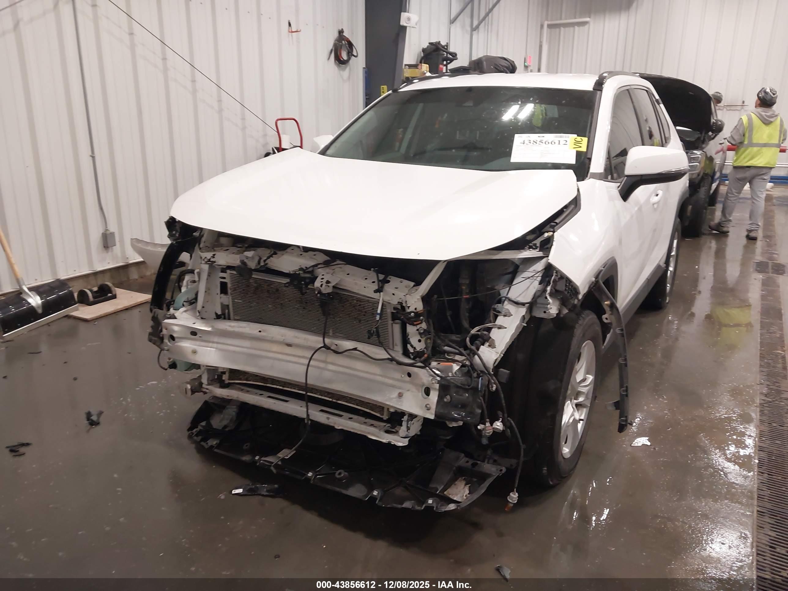 TOYOTA RAV4 image 6
