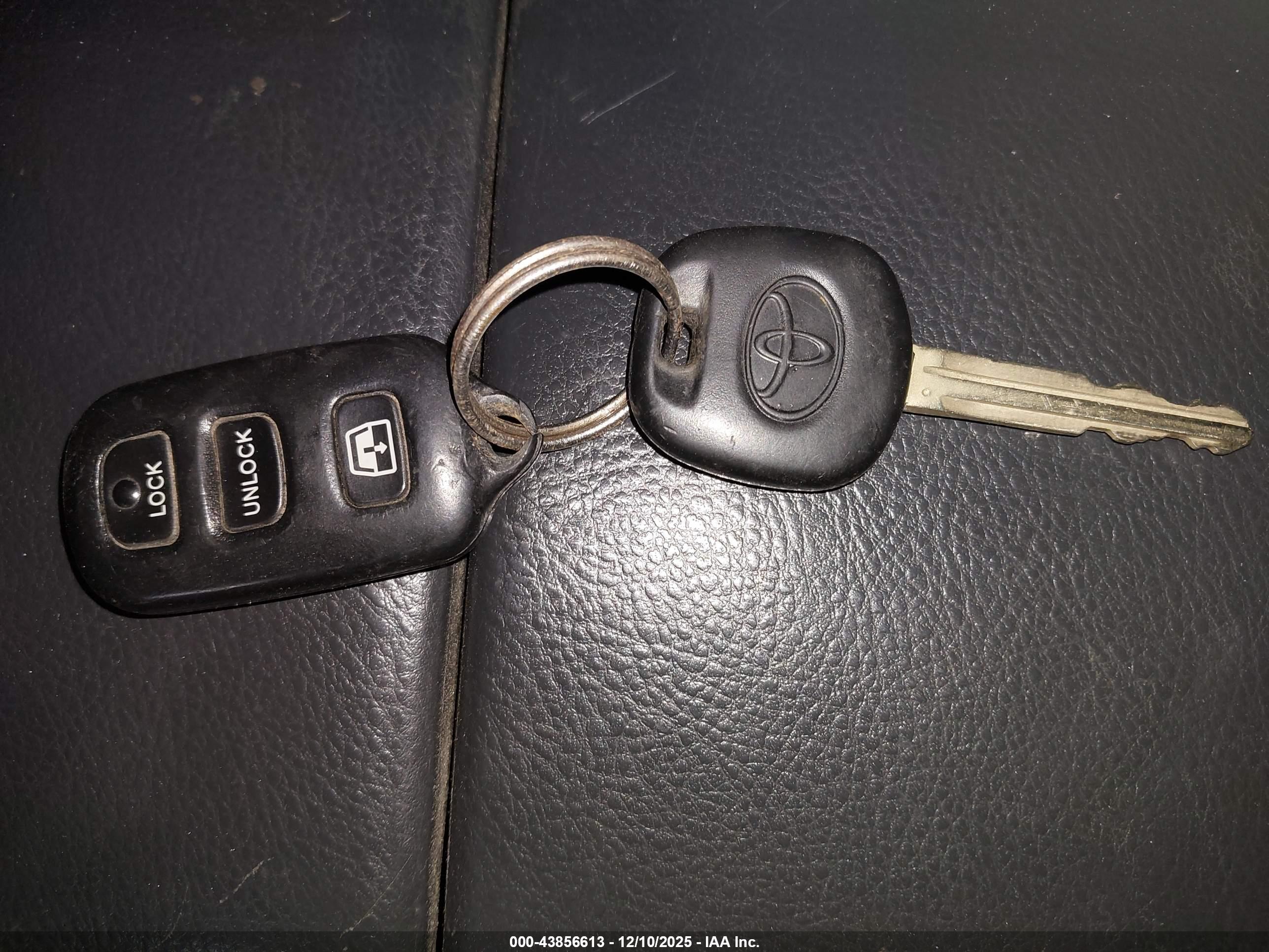 TOYOTA 4RUNNER image 11