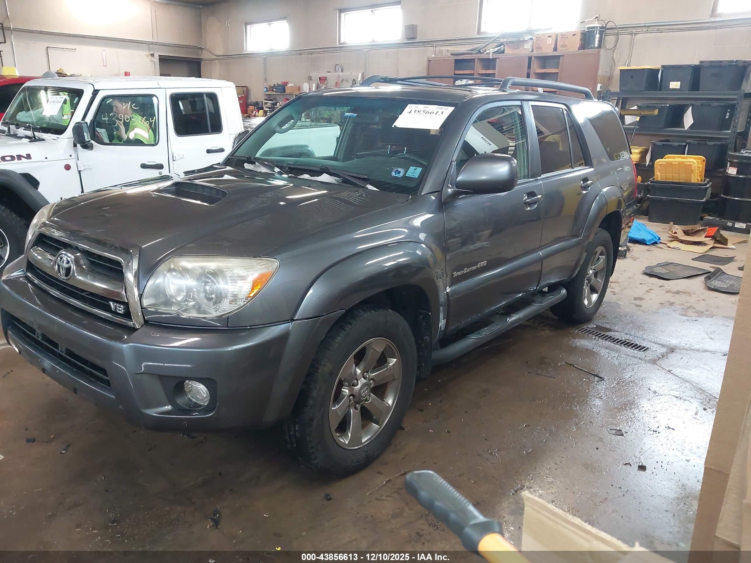 TOYOTA 4RUNNER image 2