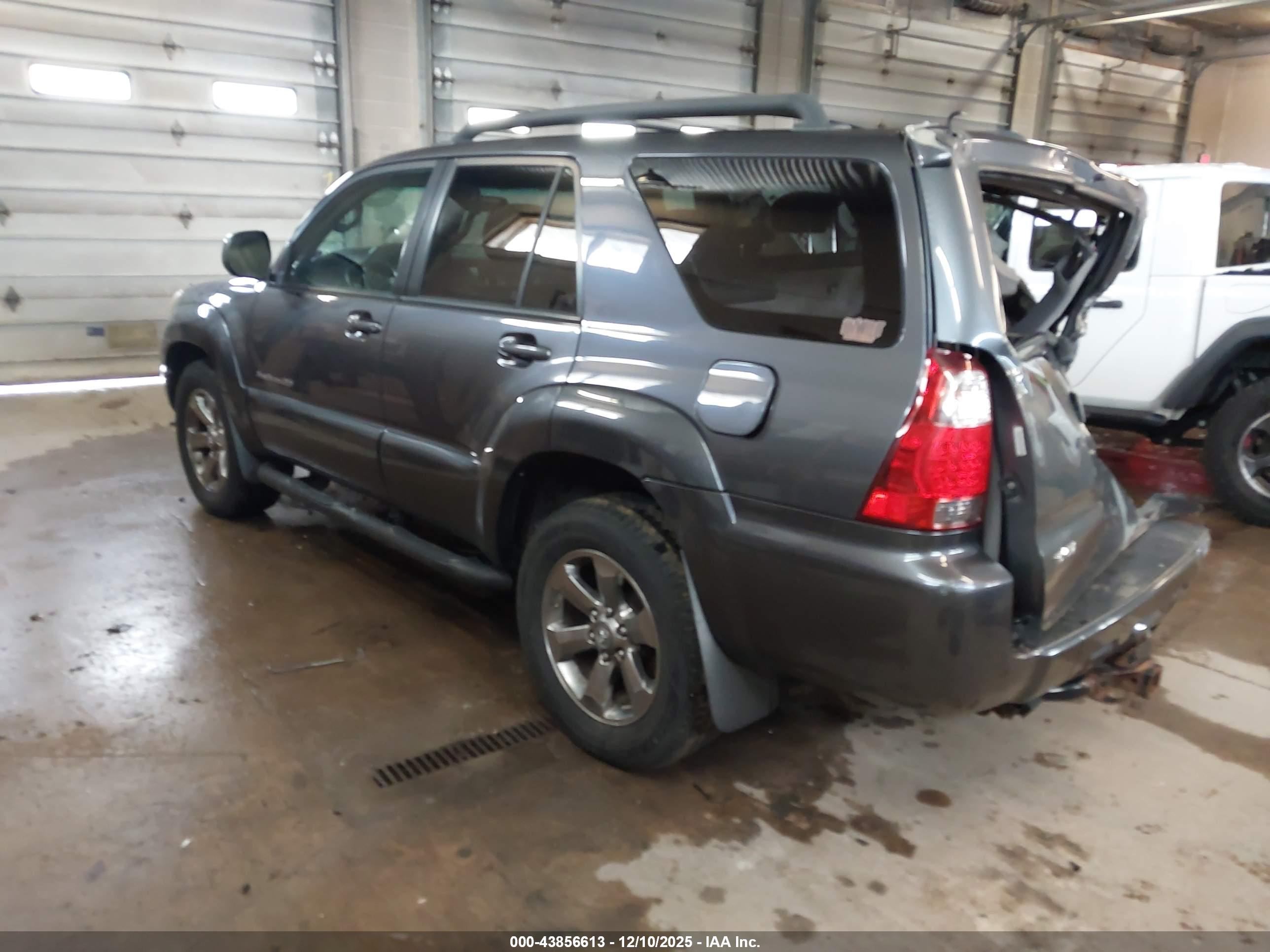 TOYOTA 4RUNNER image 3