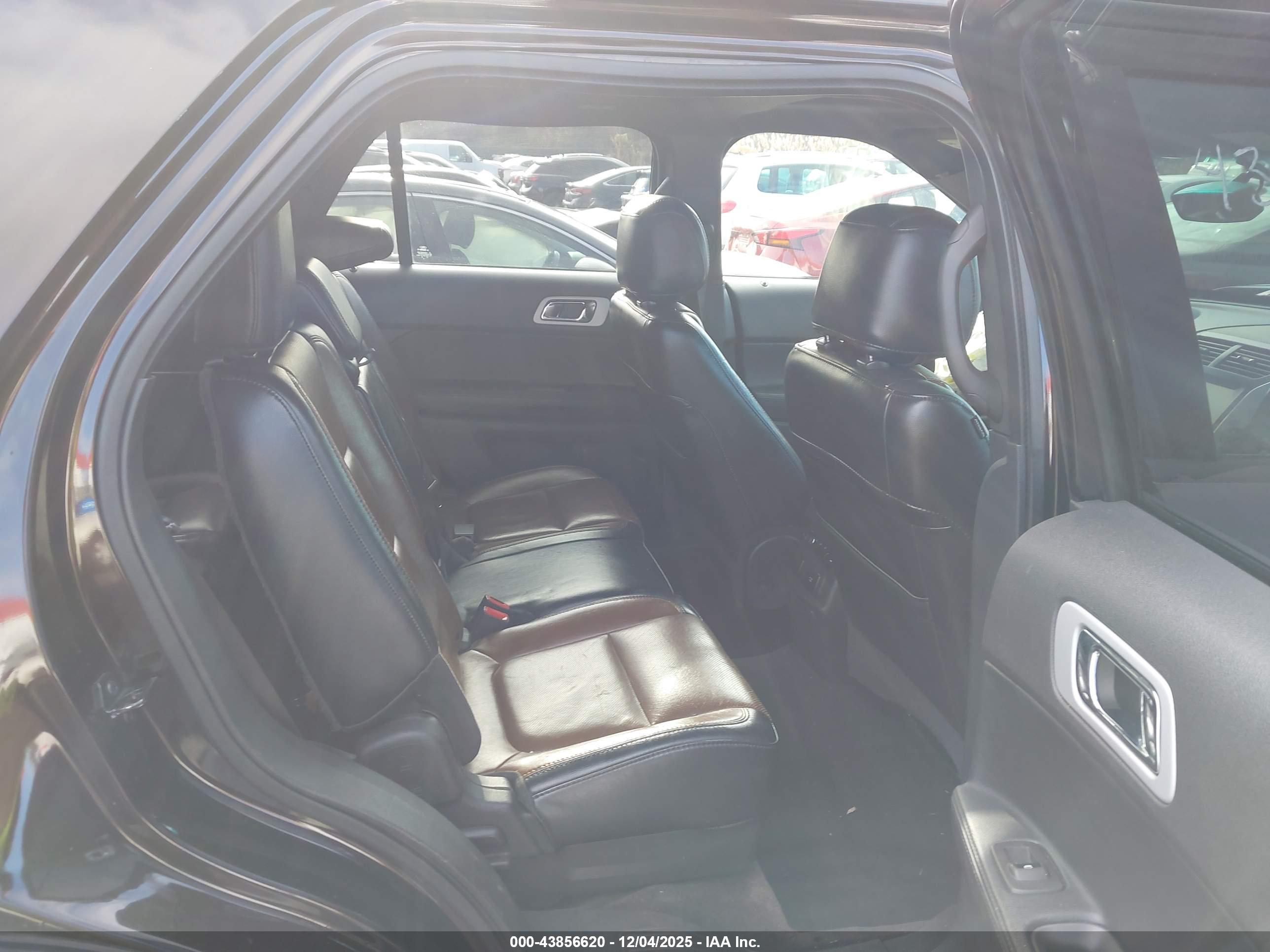 FORD EXPLORER image 8