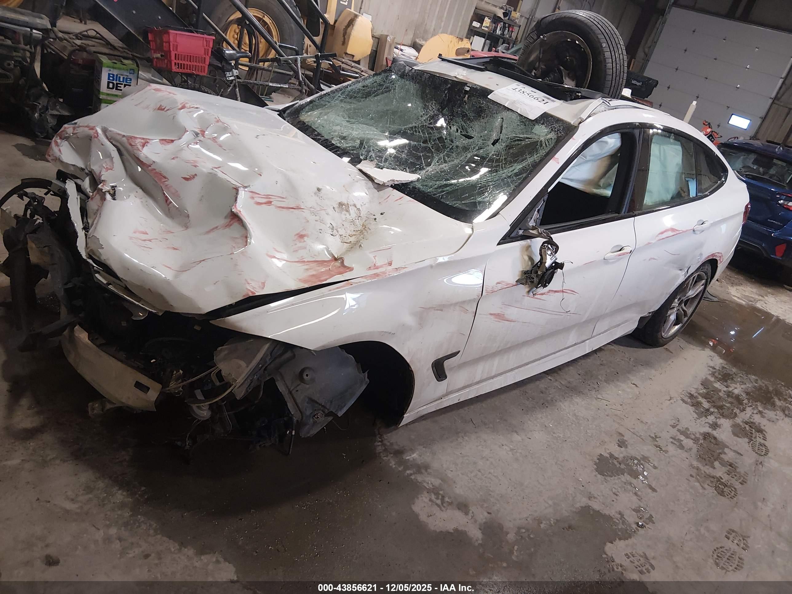 BMW 335I image 2