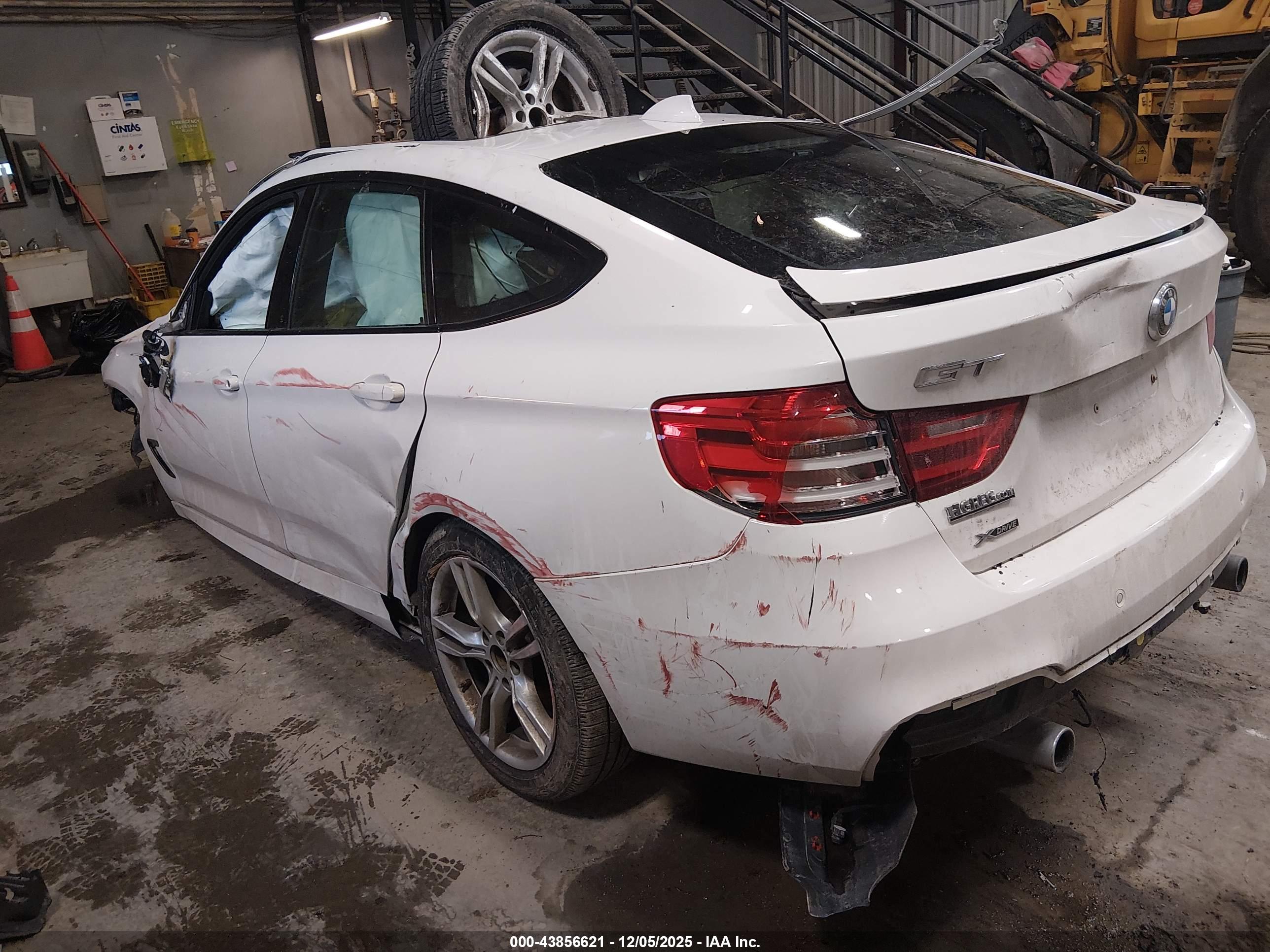 BMW 335I image 3