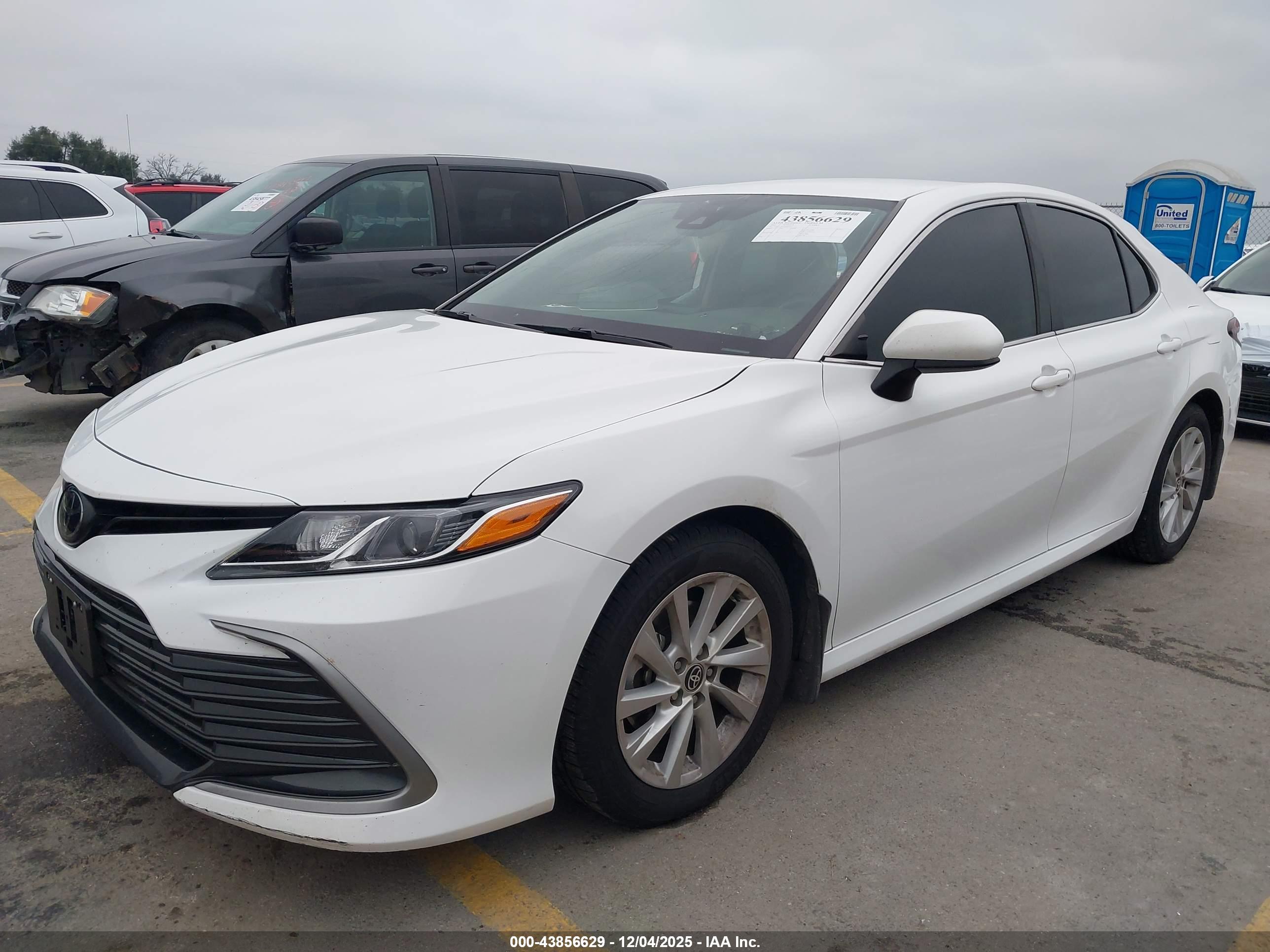 TOYOTA CAMRY image 2