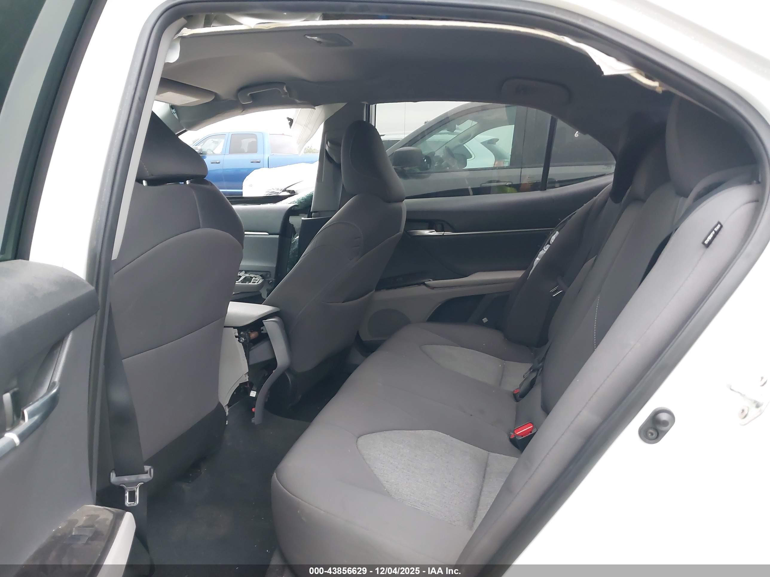 TOYOTA CAMRY image 8