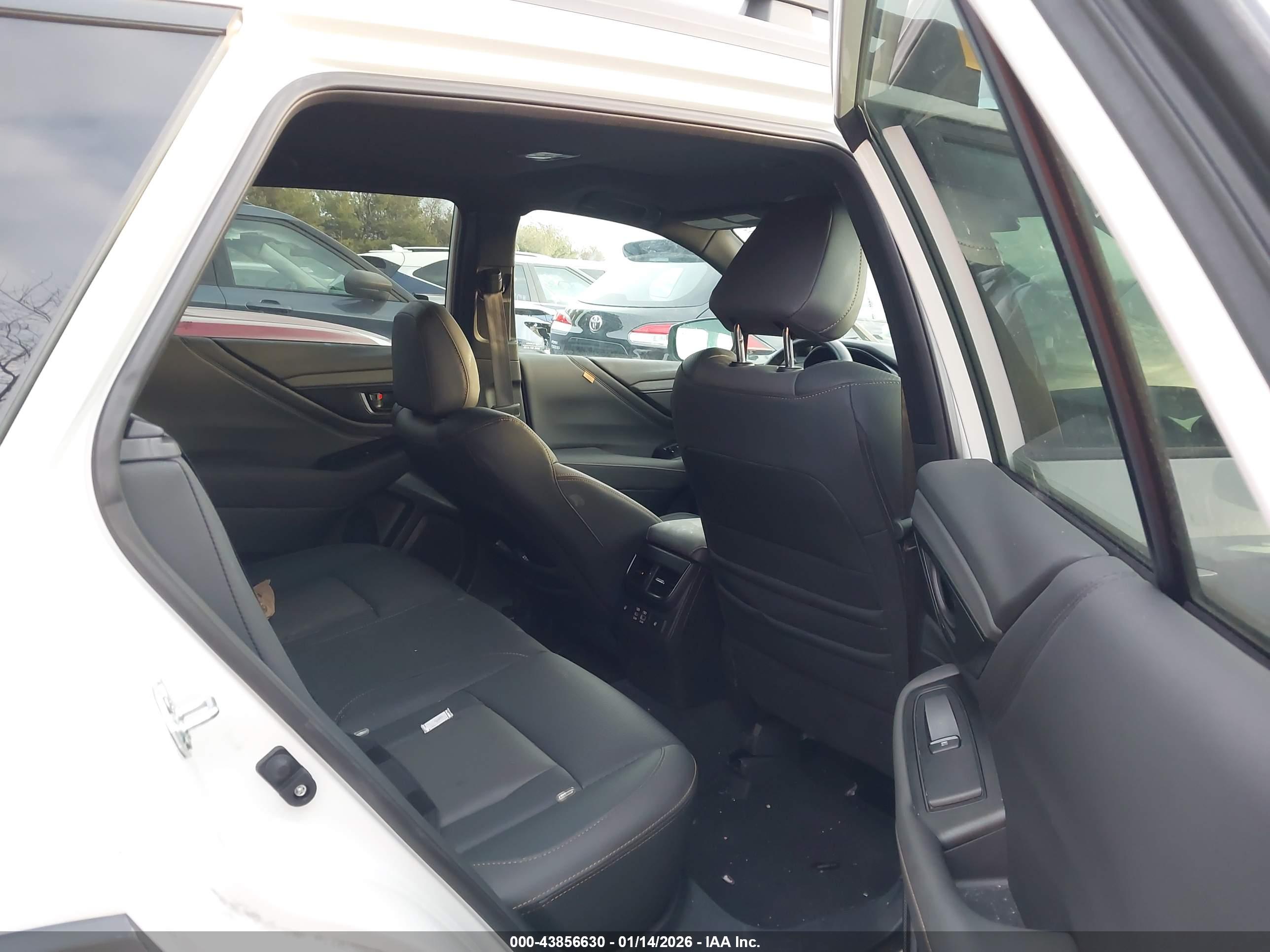 SUBARU OUTBACK image 8