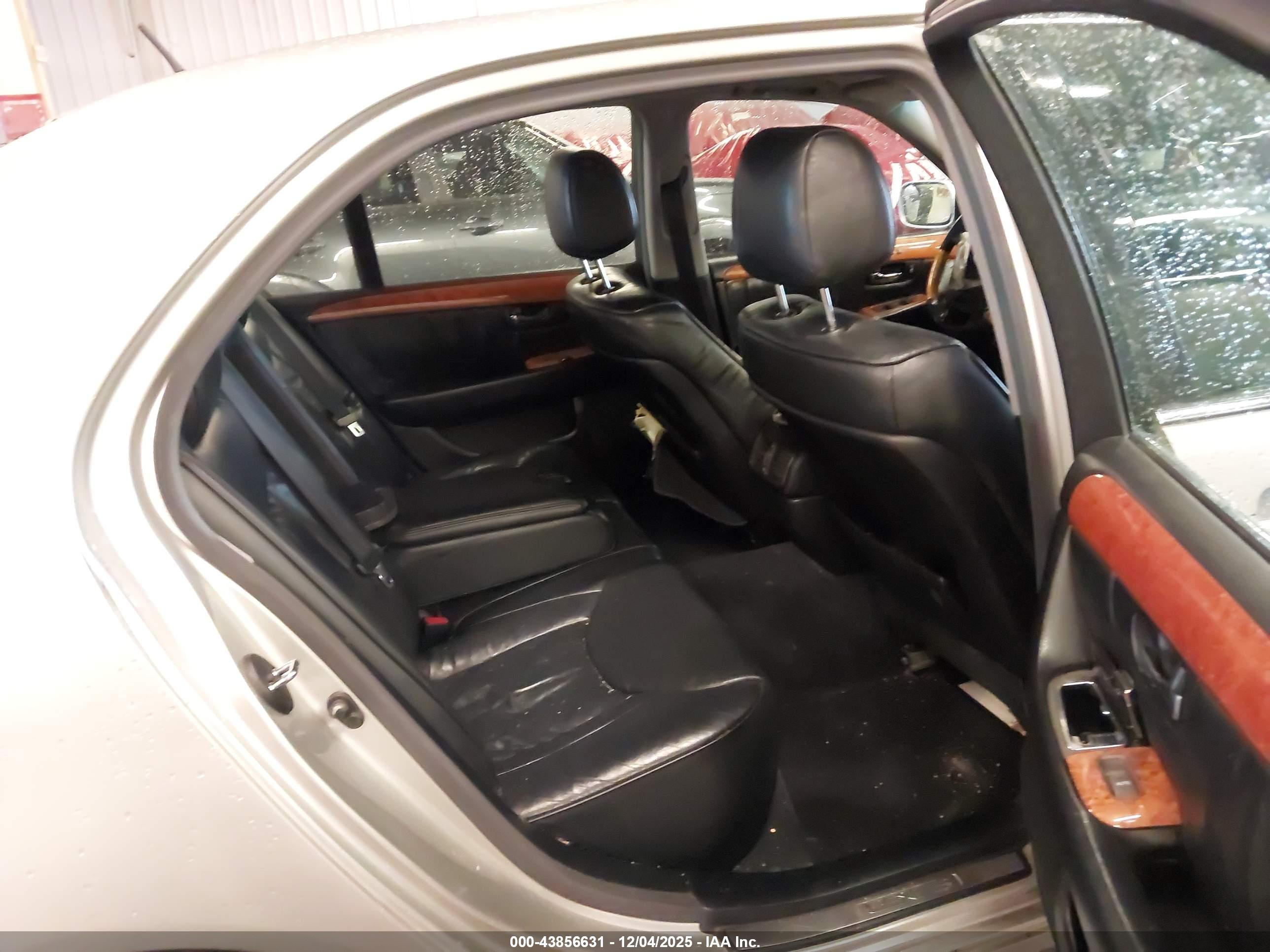 LEXUS LS image 8