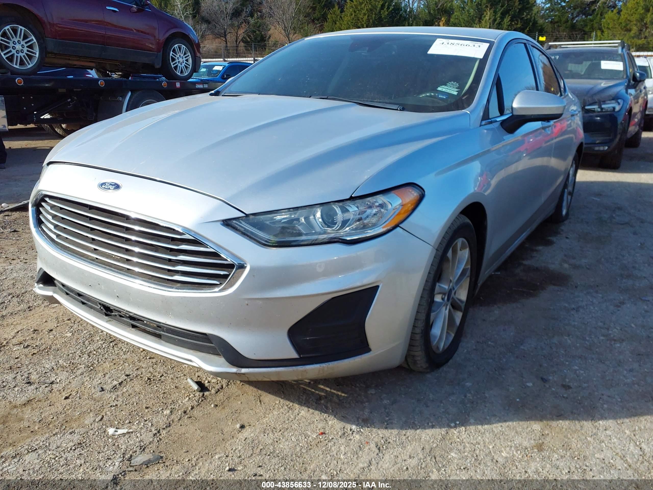 FORD FUSION image 2