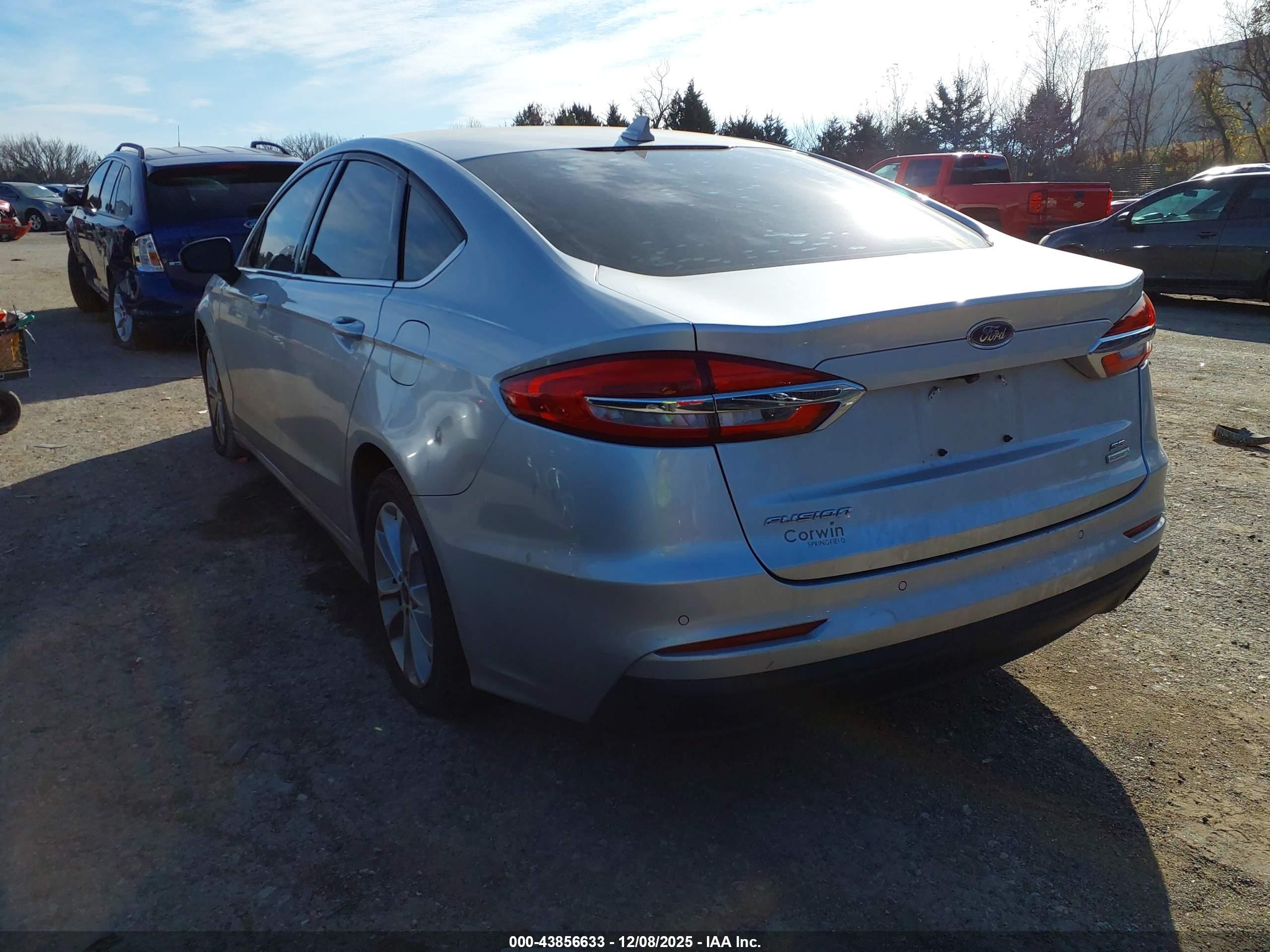 FORD FUSION image 3