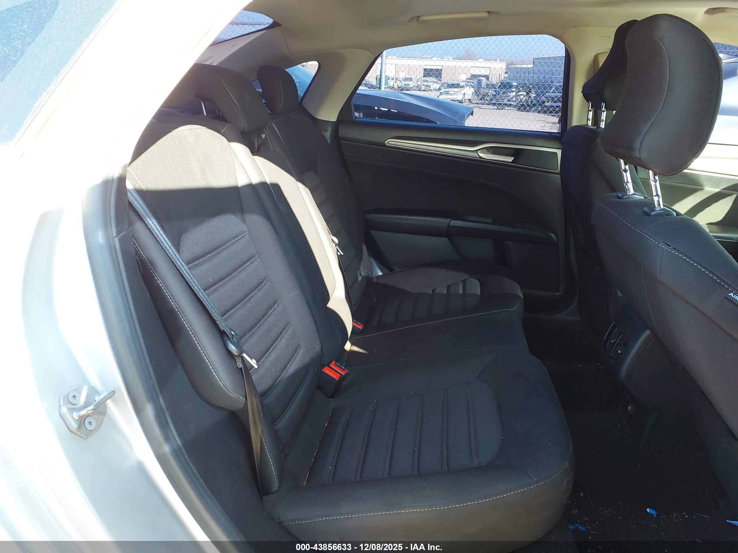FORD FUSION image 8