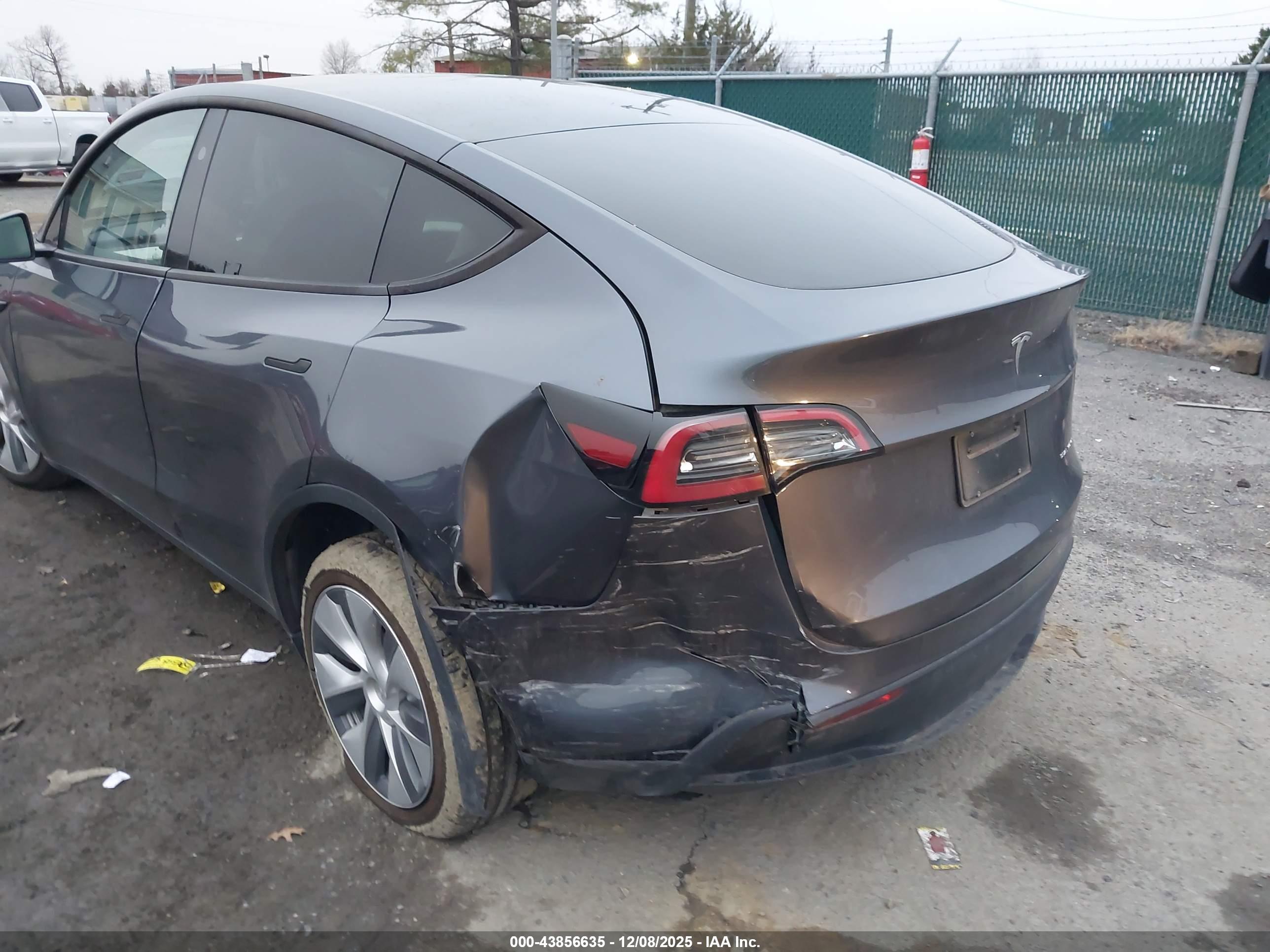 TESLA MODEL image 6