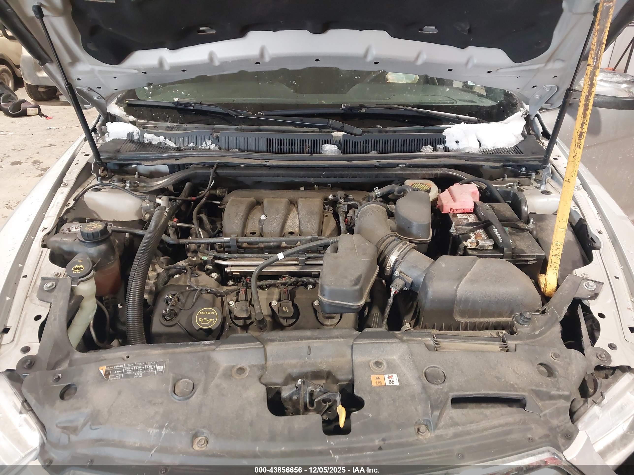 FORD TAURUS image 10