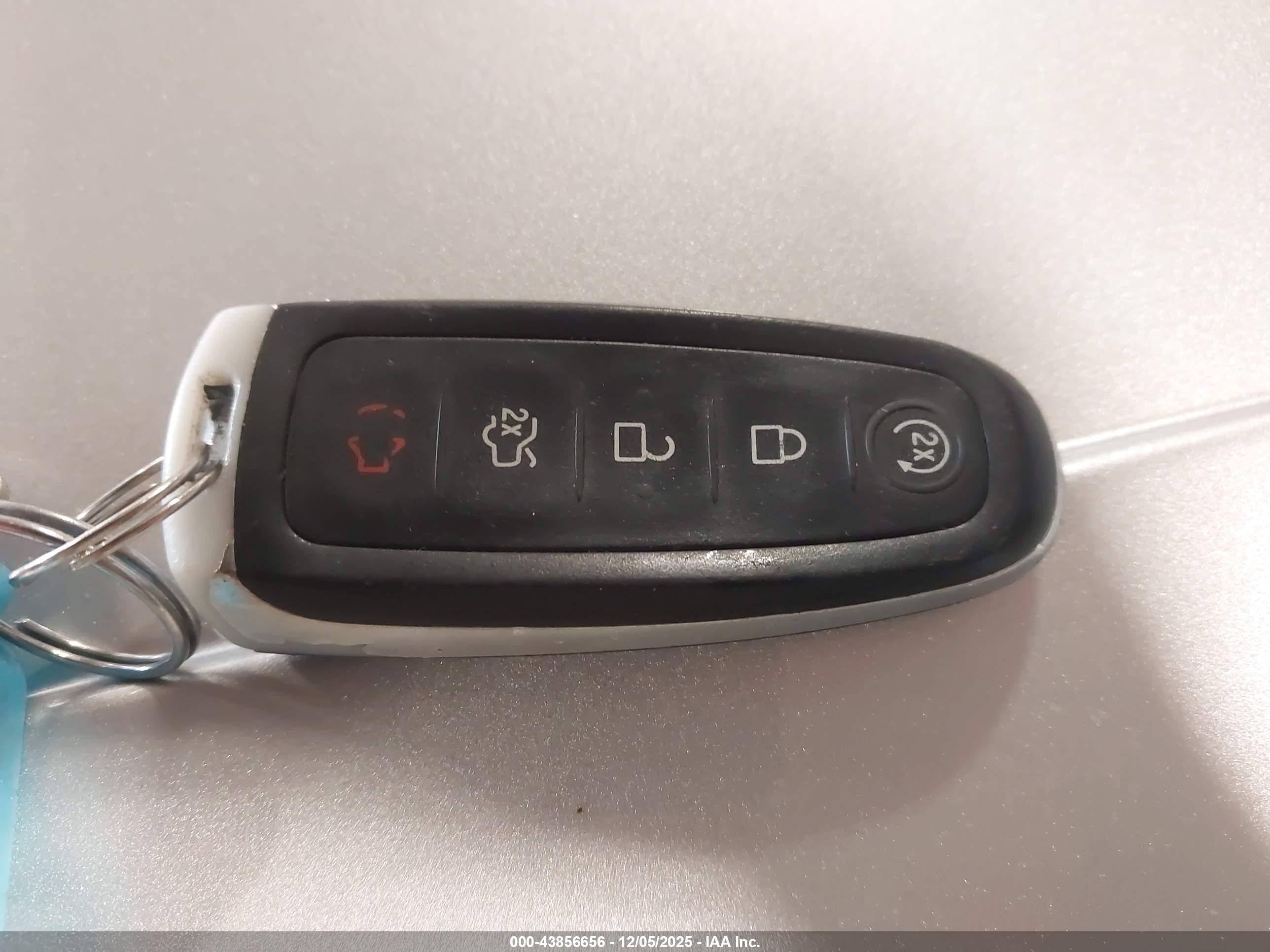 FORD TAURUS image 11