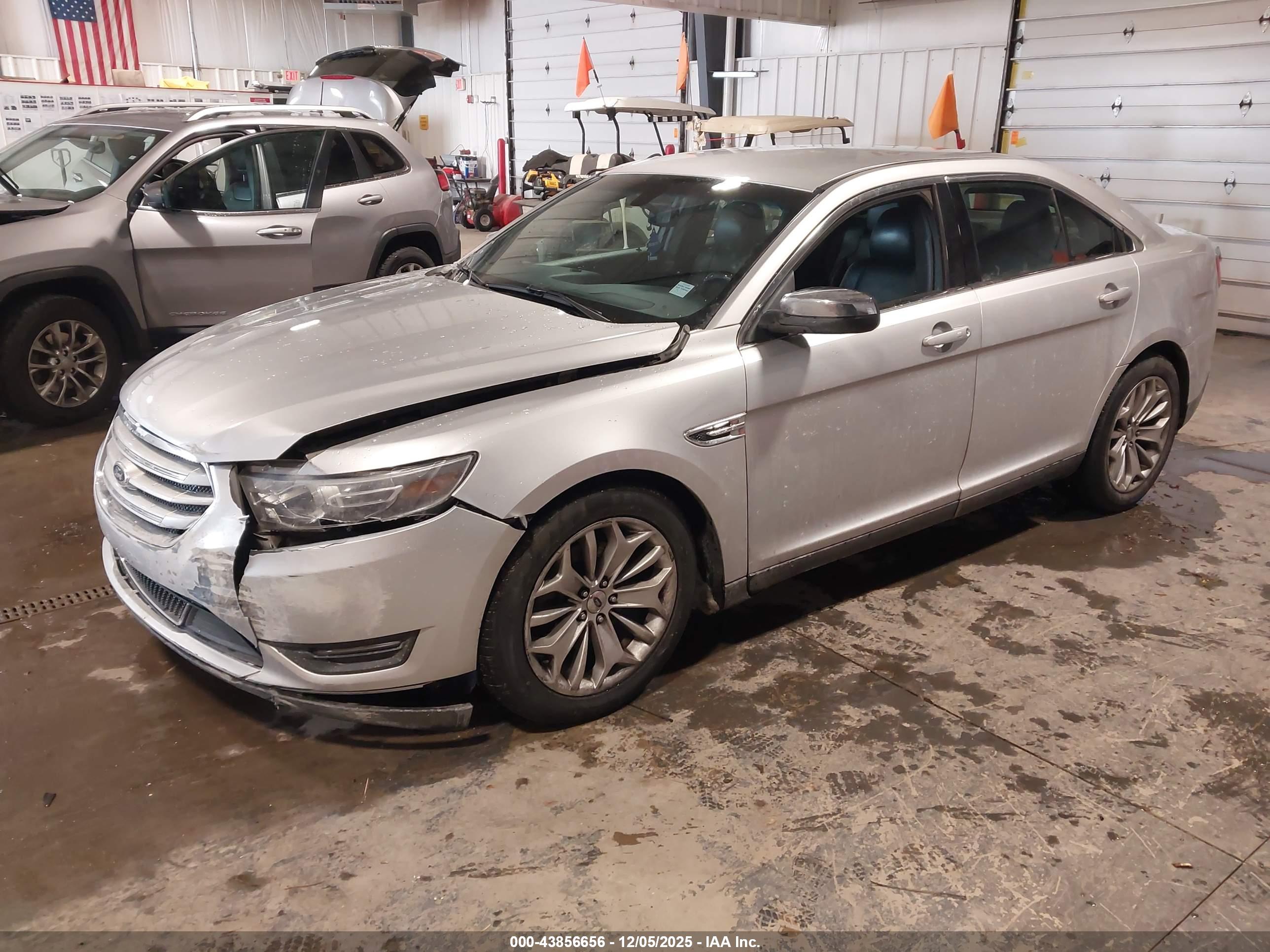 FORD TAURUS image 2