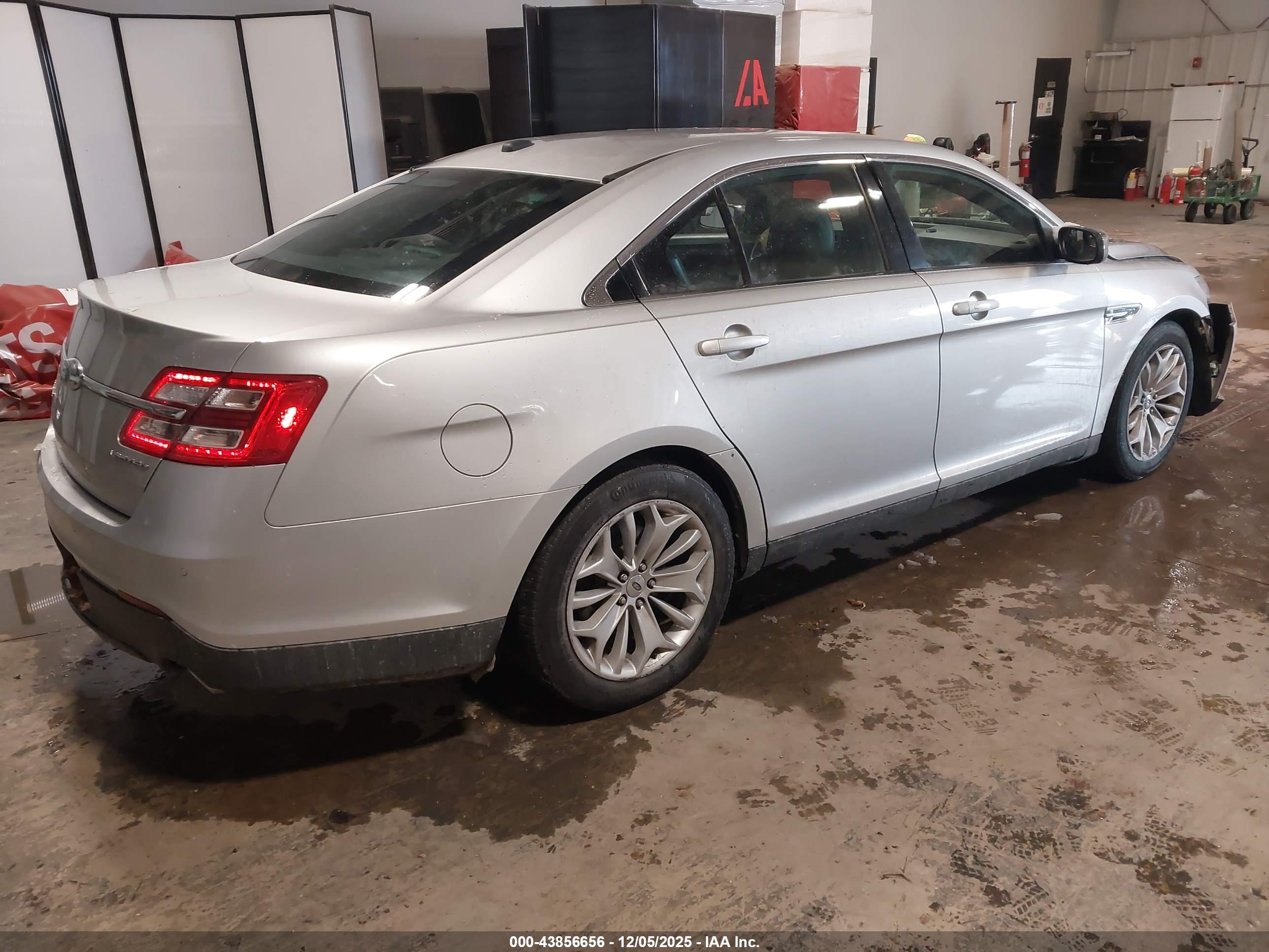 FORD TAURUS image 4