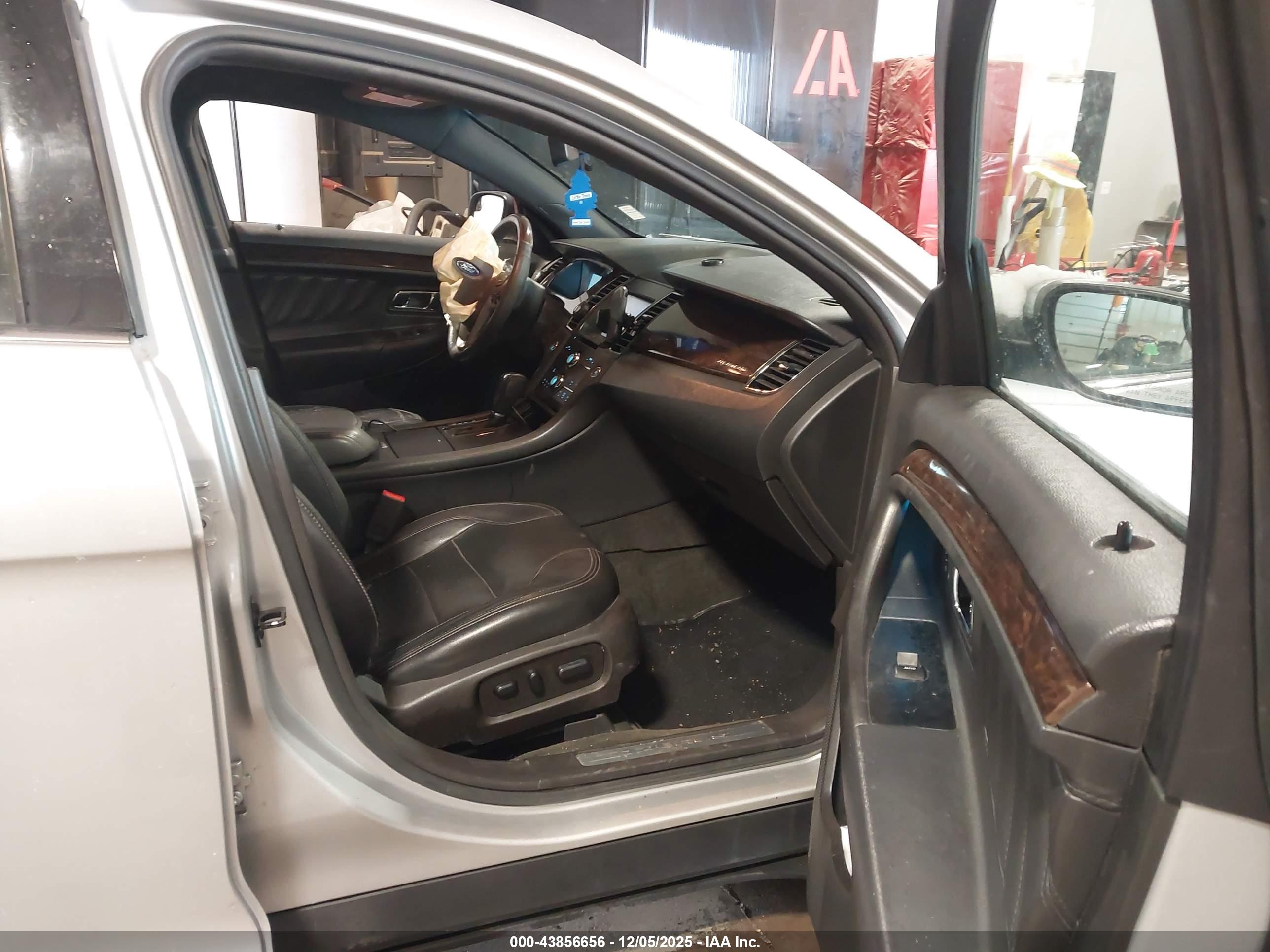 FORD TAURUS image 5