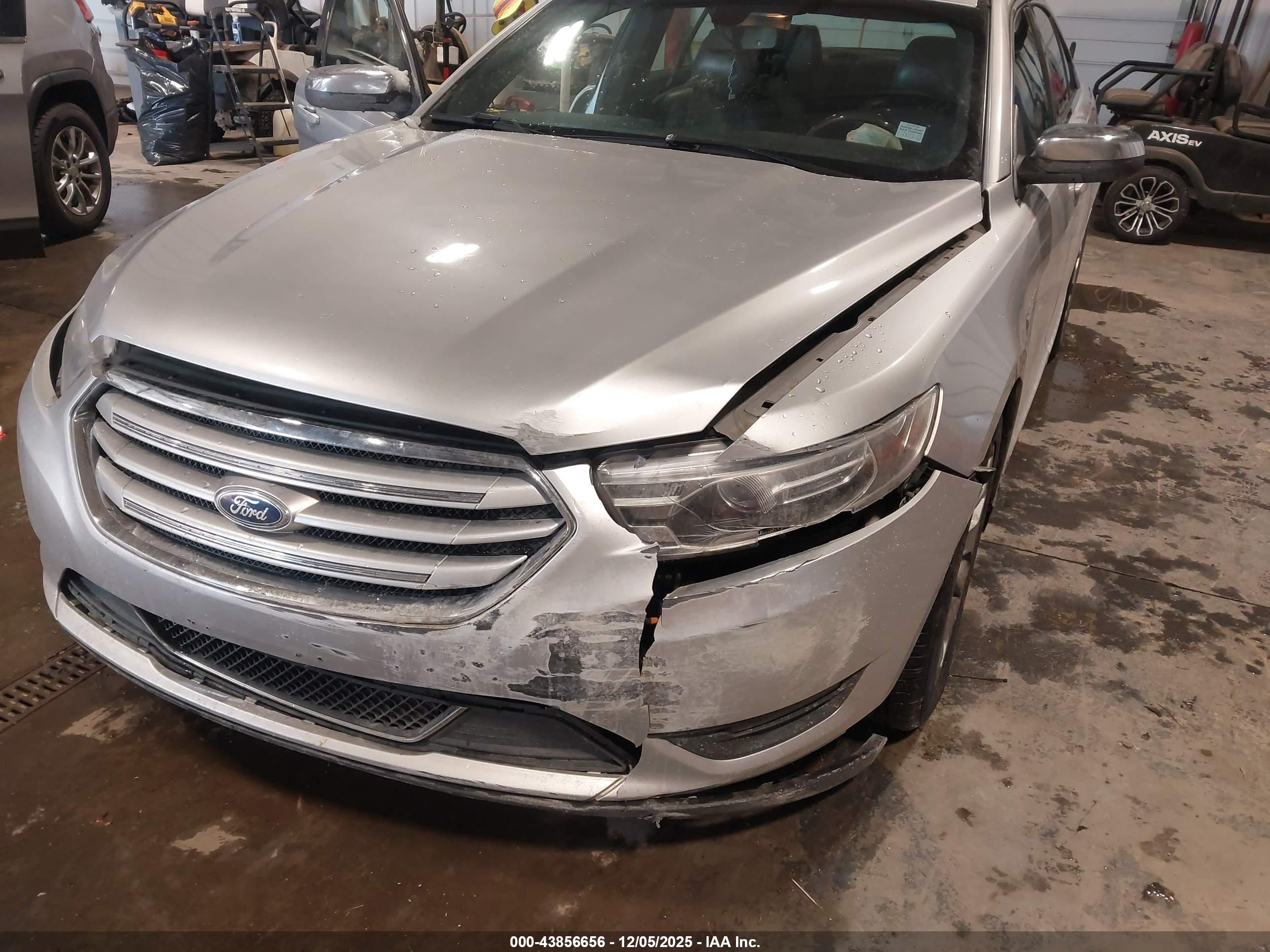 FORD TAURUS image 6