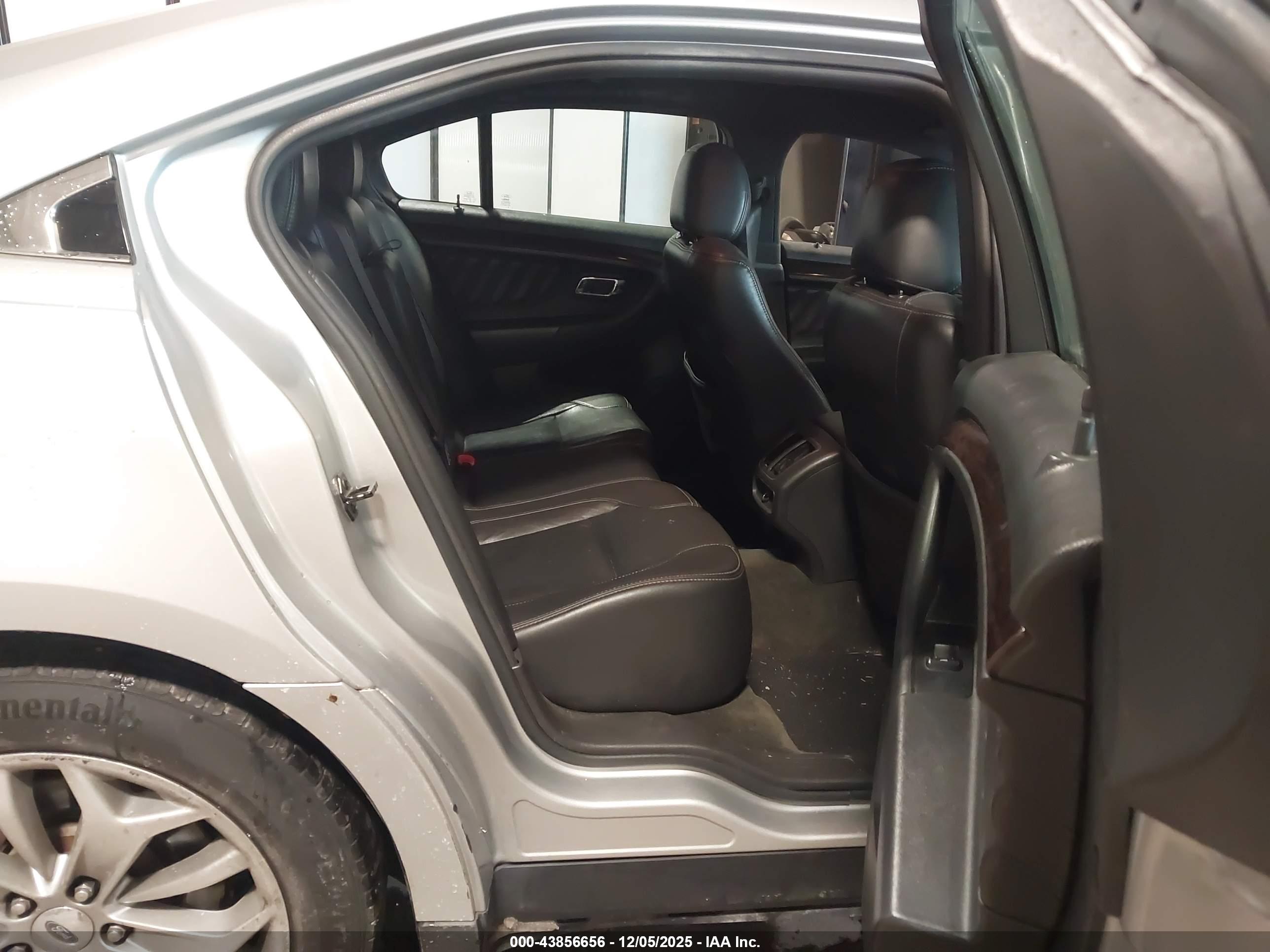 FORD TAURUS image 8