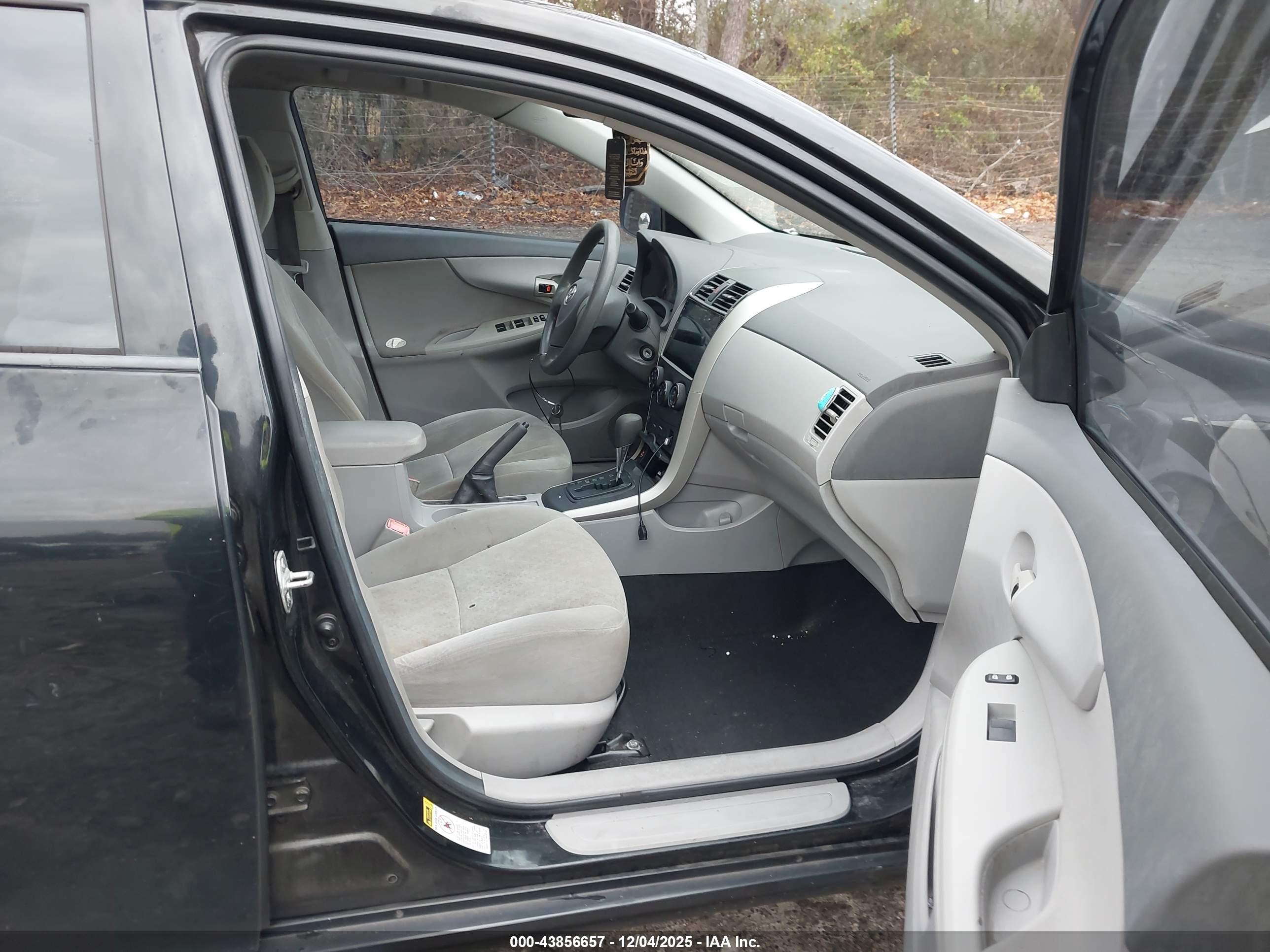 TOYOTA COROLLA image 5