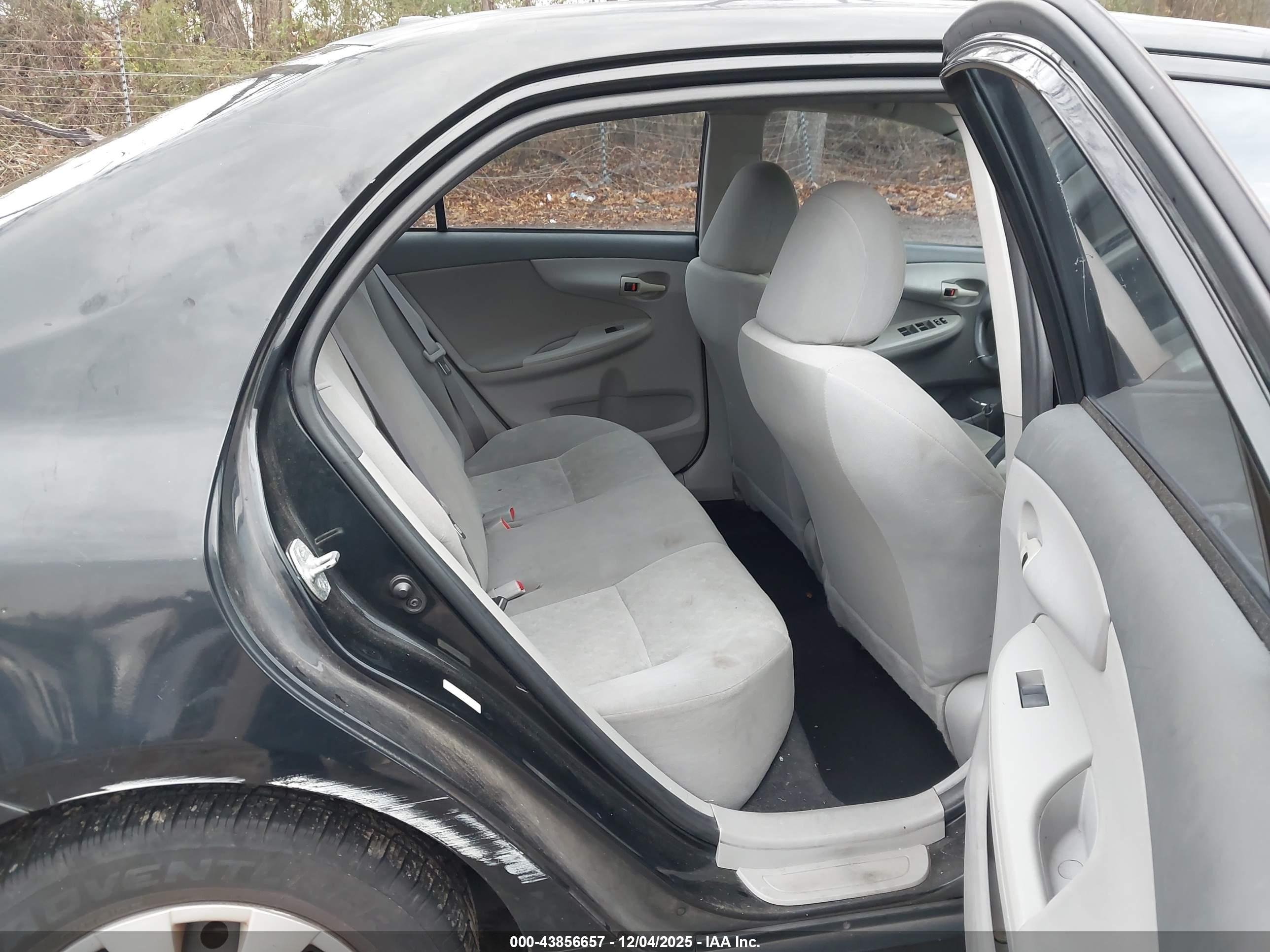 TOYOTA COROLLA image 8