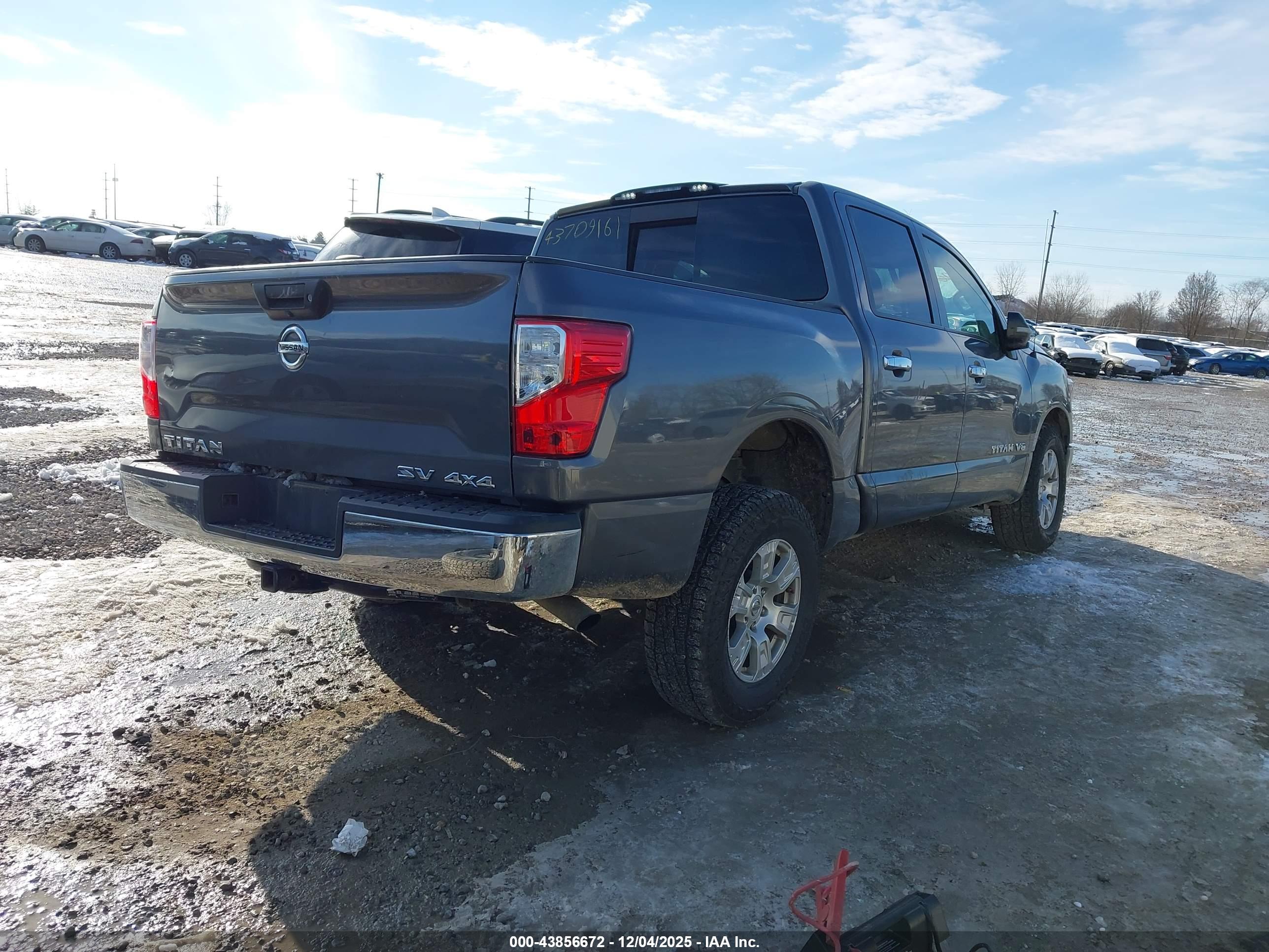 NISSAN TITAN image 4