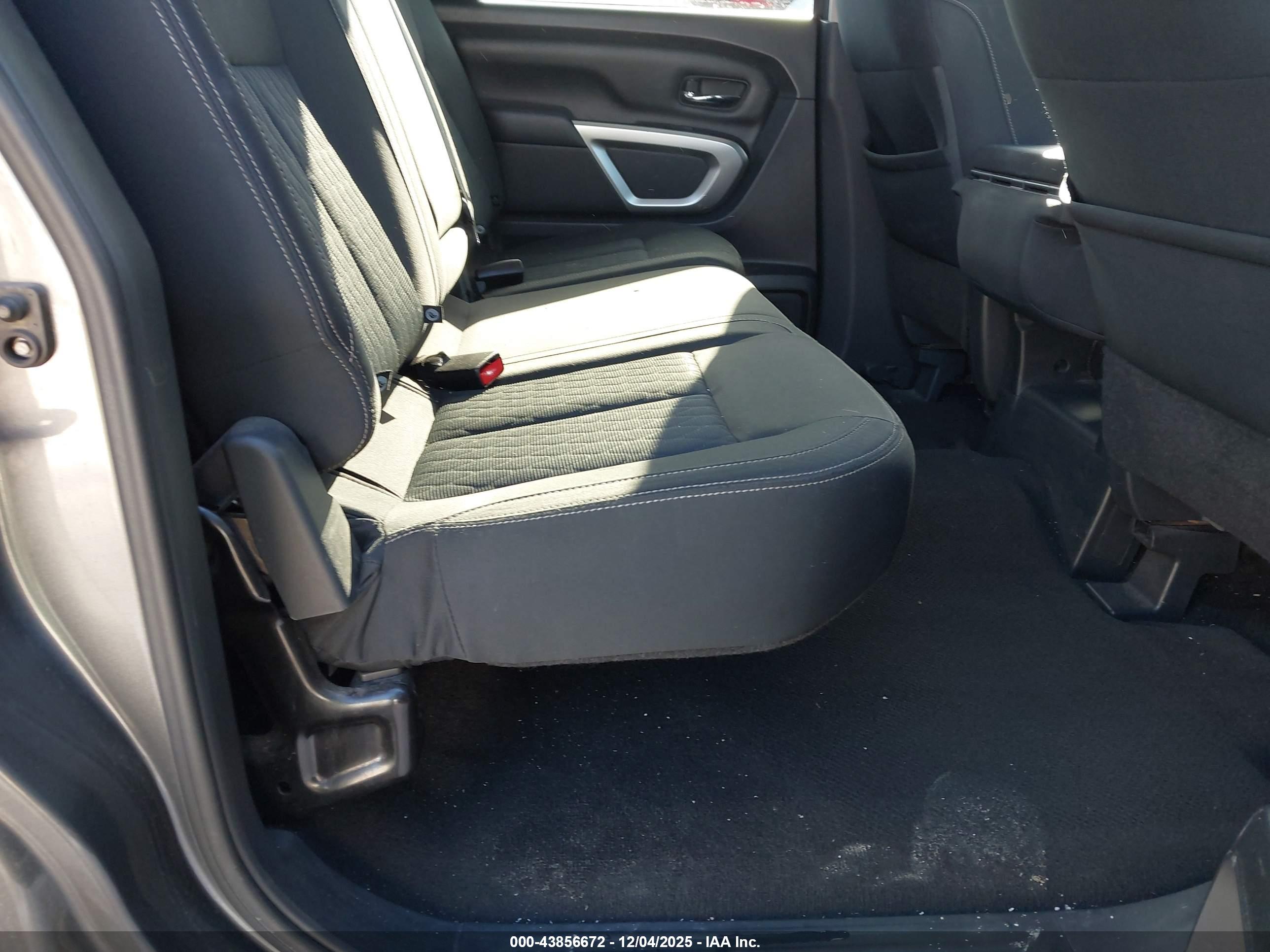 NISSAN TITAN image 8