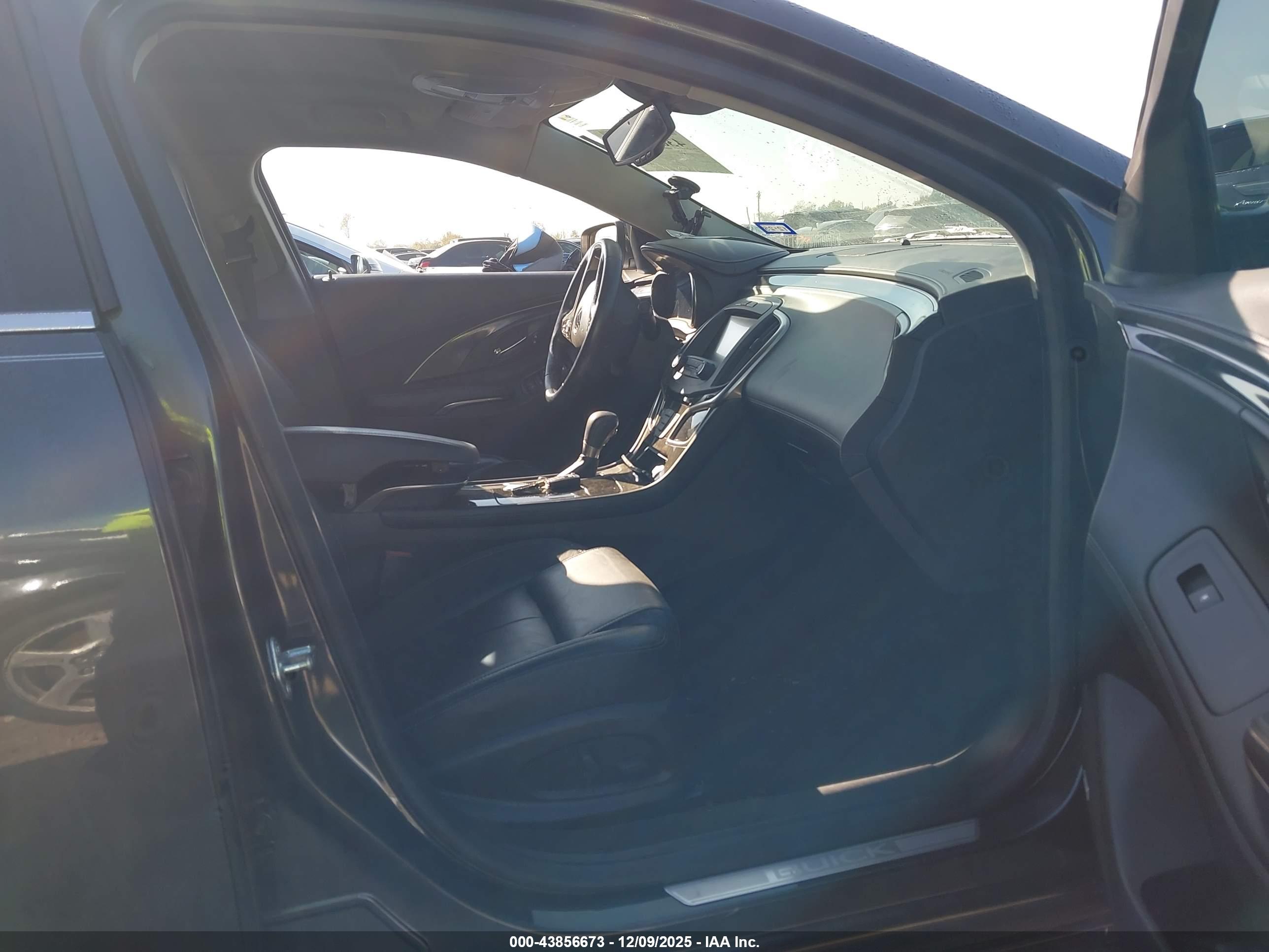 BUICK LACROSSE image 5