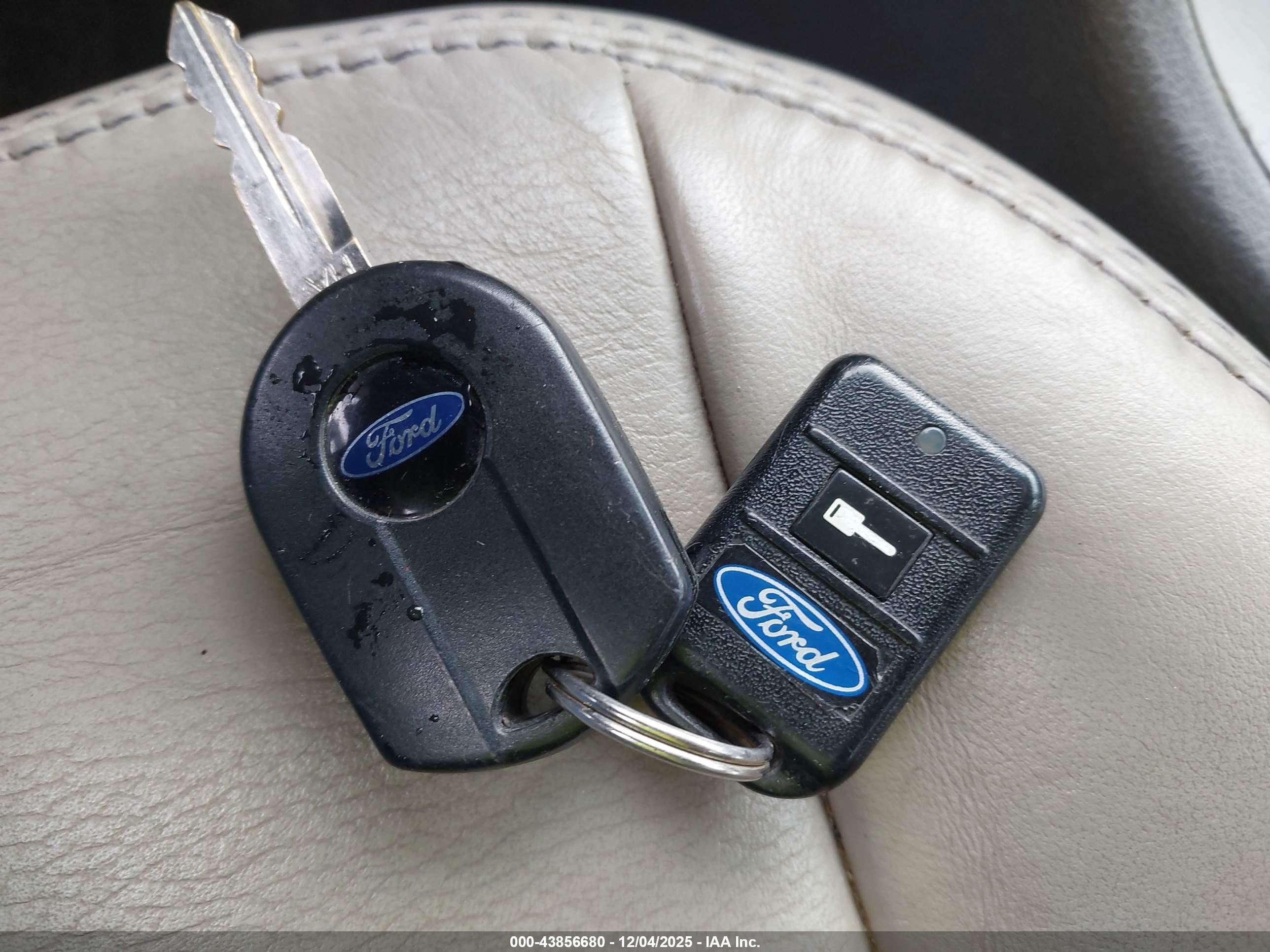 FORD FUSION image 11