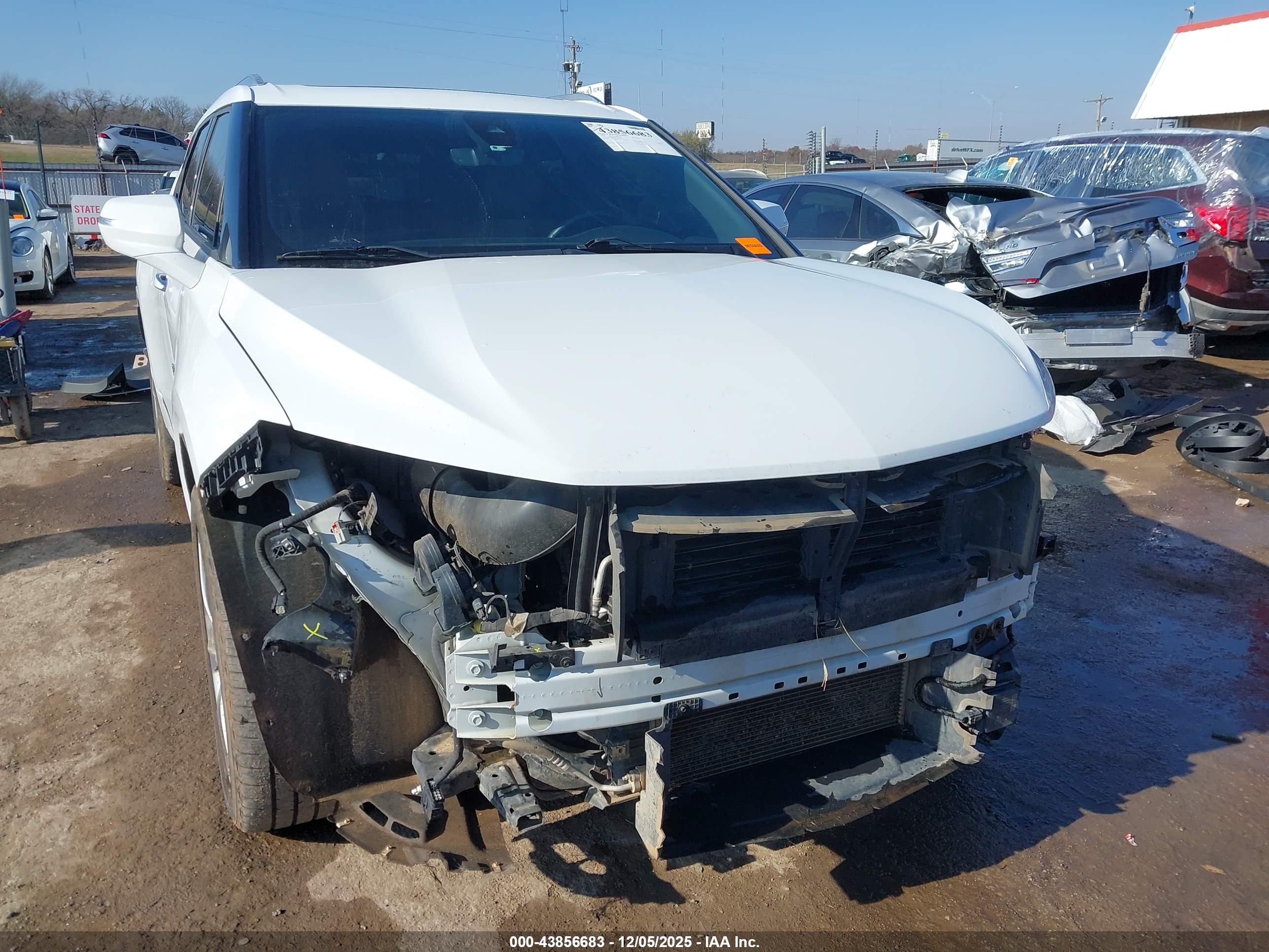 CHEVROLET BLAZER image 6