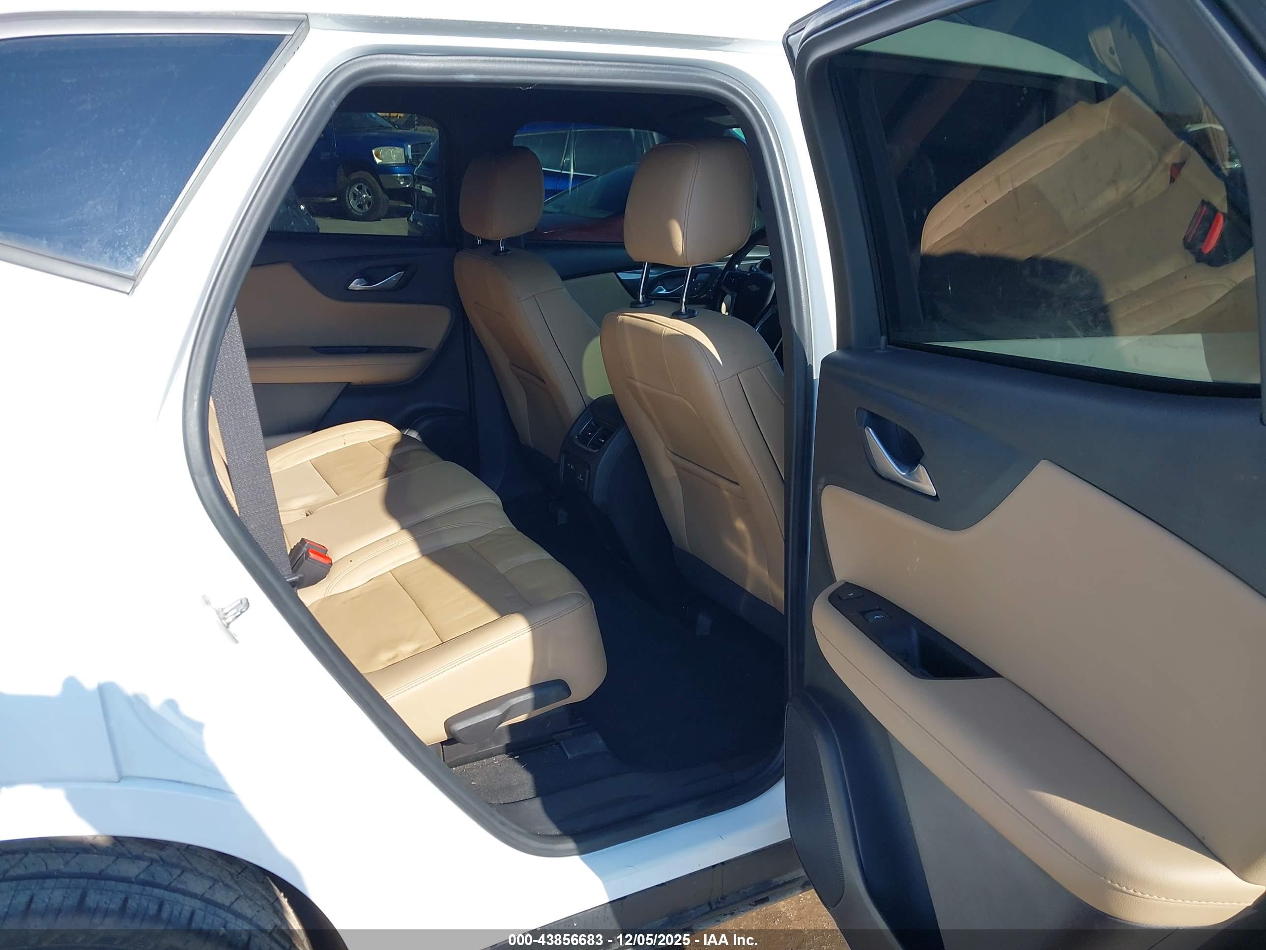 CHEVROLET BLAZER image 8