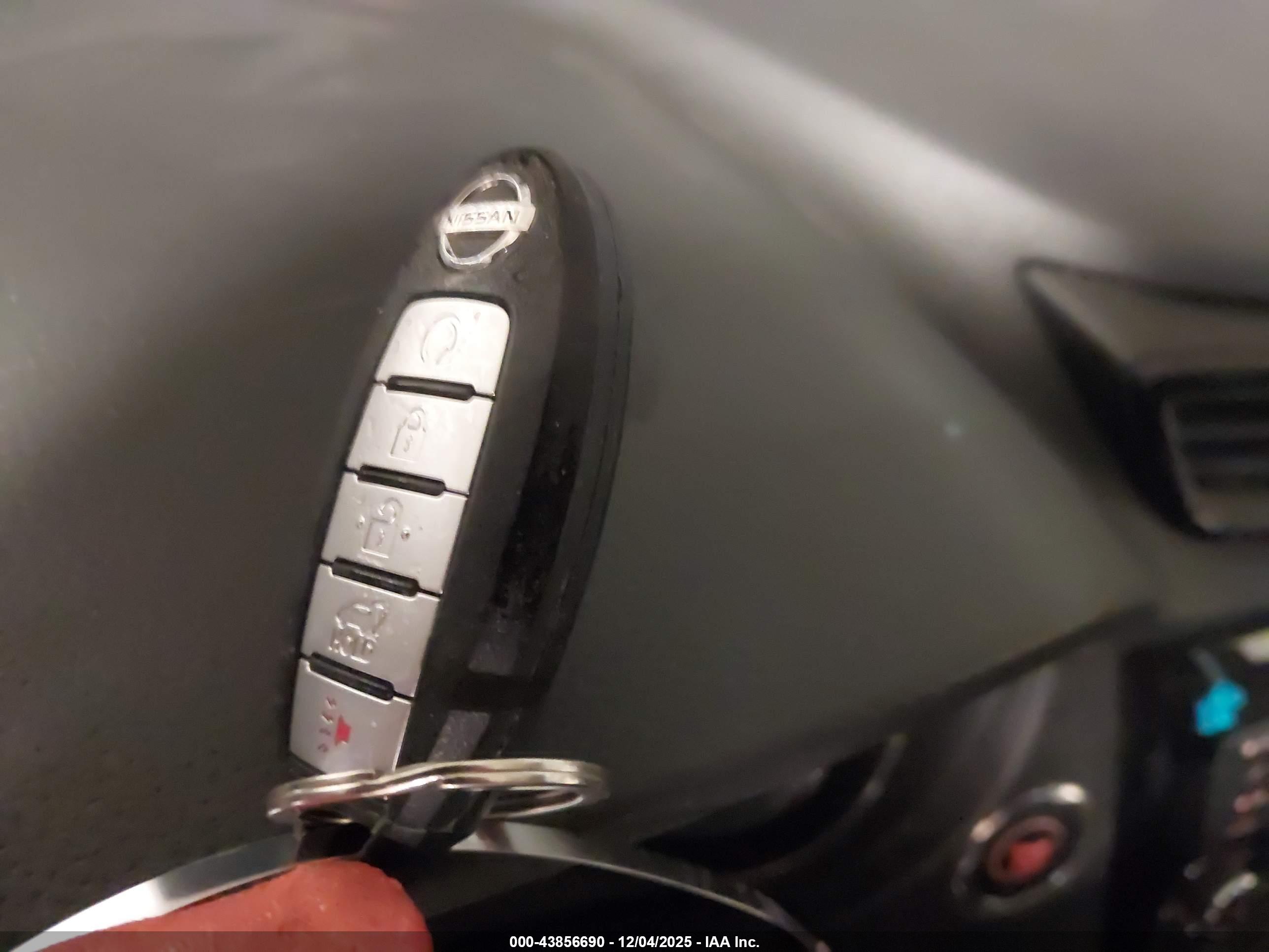 NISSAN ROGUE image 11