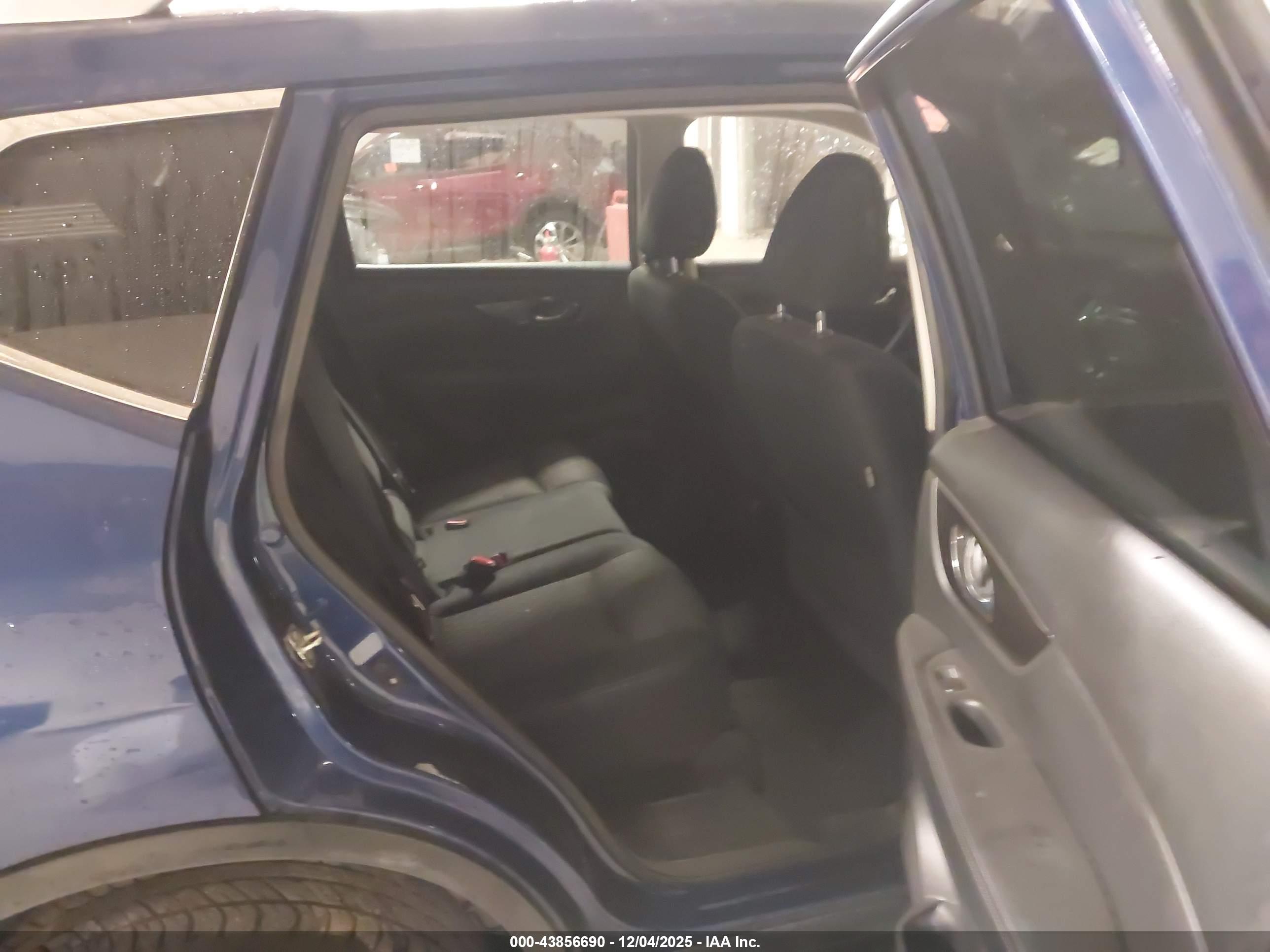 NISSAN ROGUE image 8
