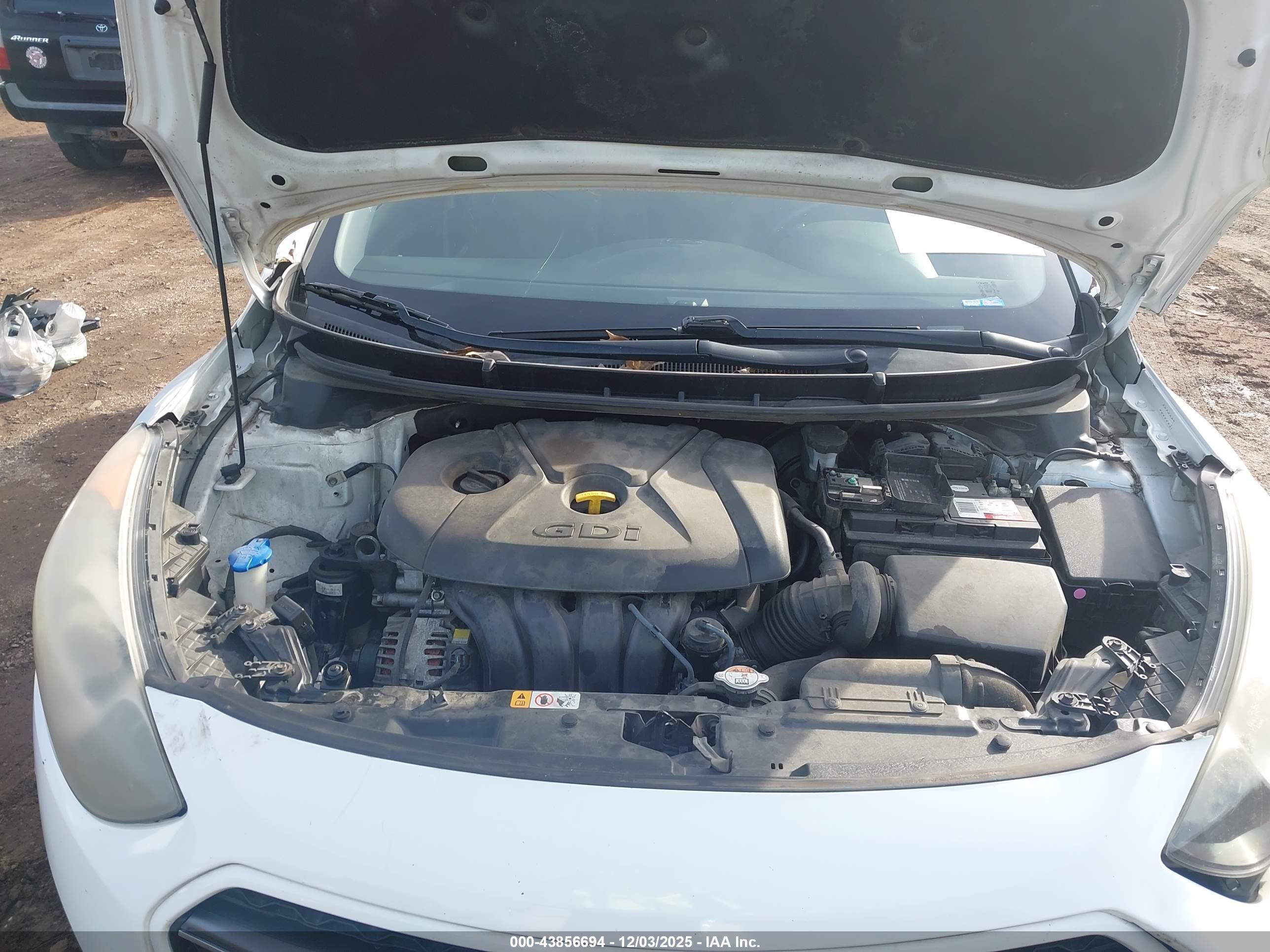 HYUNDAI ELANTRA image 10