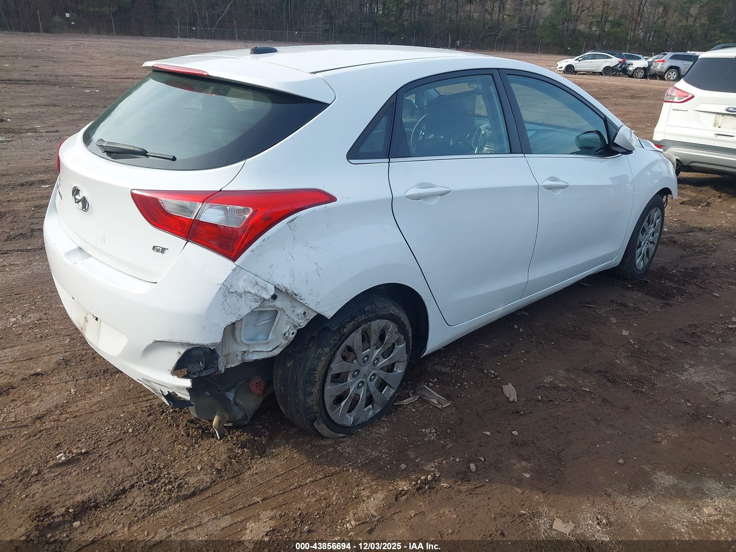 HYUNDAI ELANTRA image 4