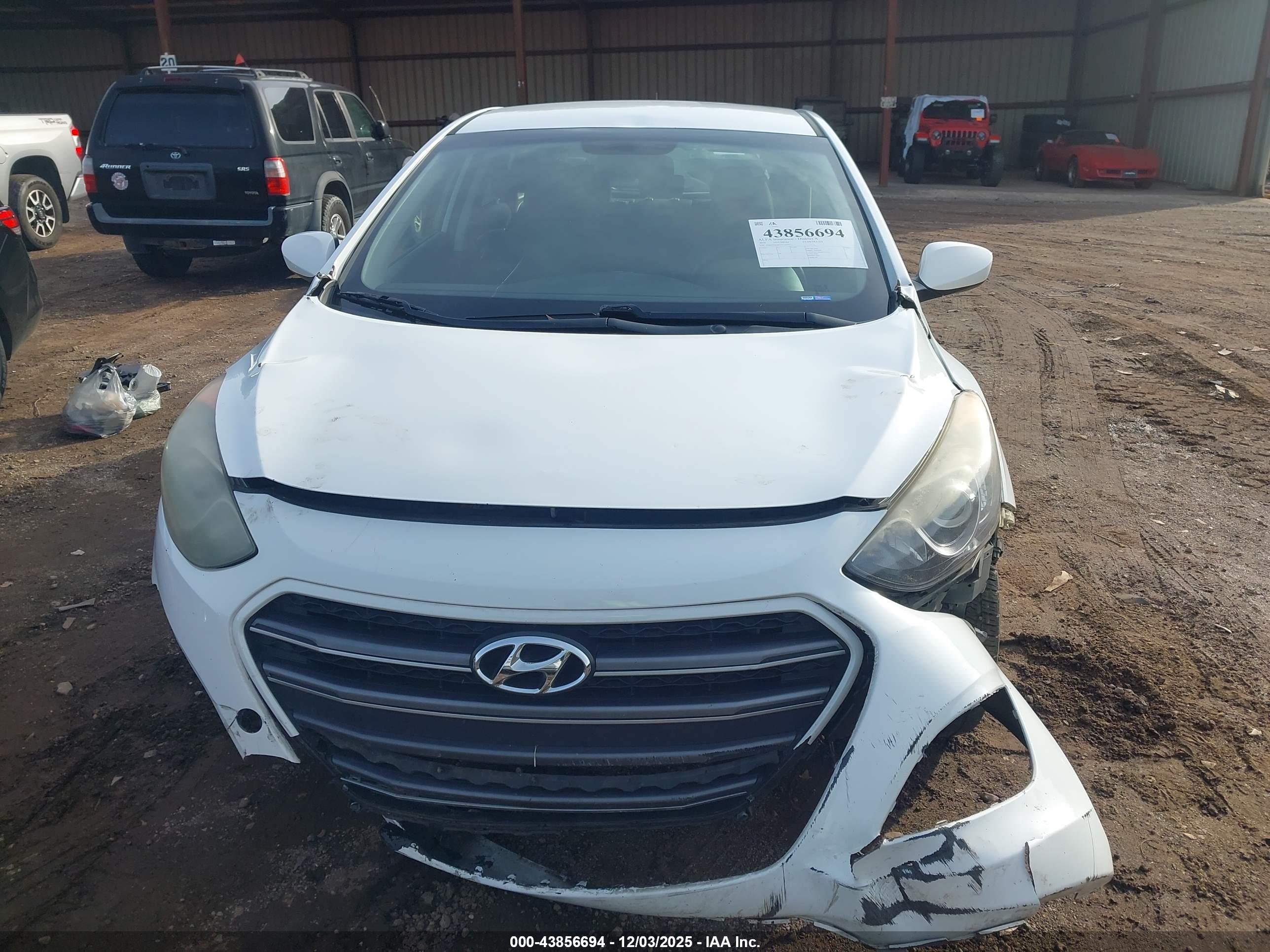 HYUNDAI ELANTRA image 6