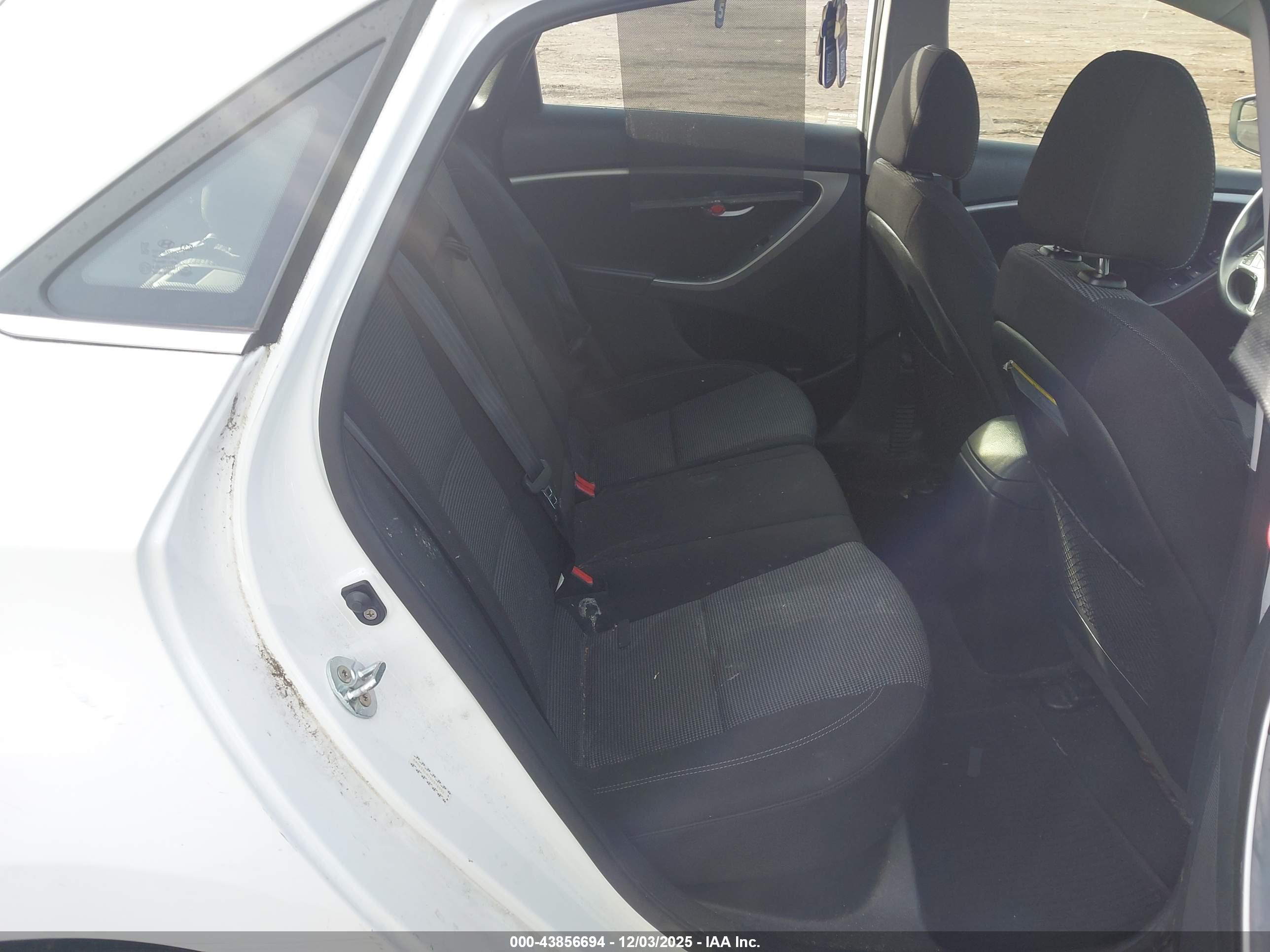 HYUNDAI ELANTRA image 8