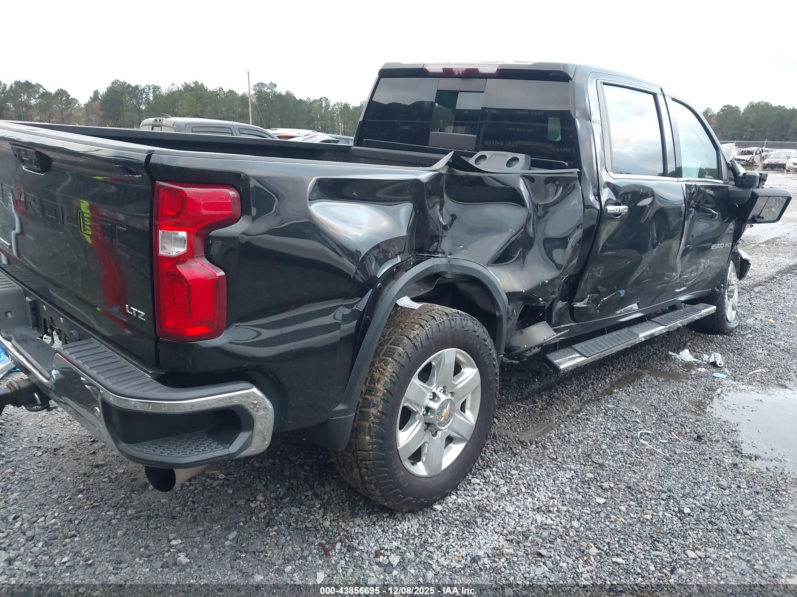 CHEVROLET SILVERADO image 4
