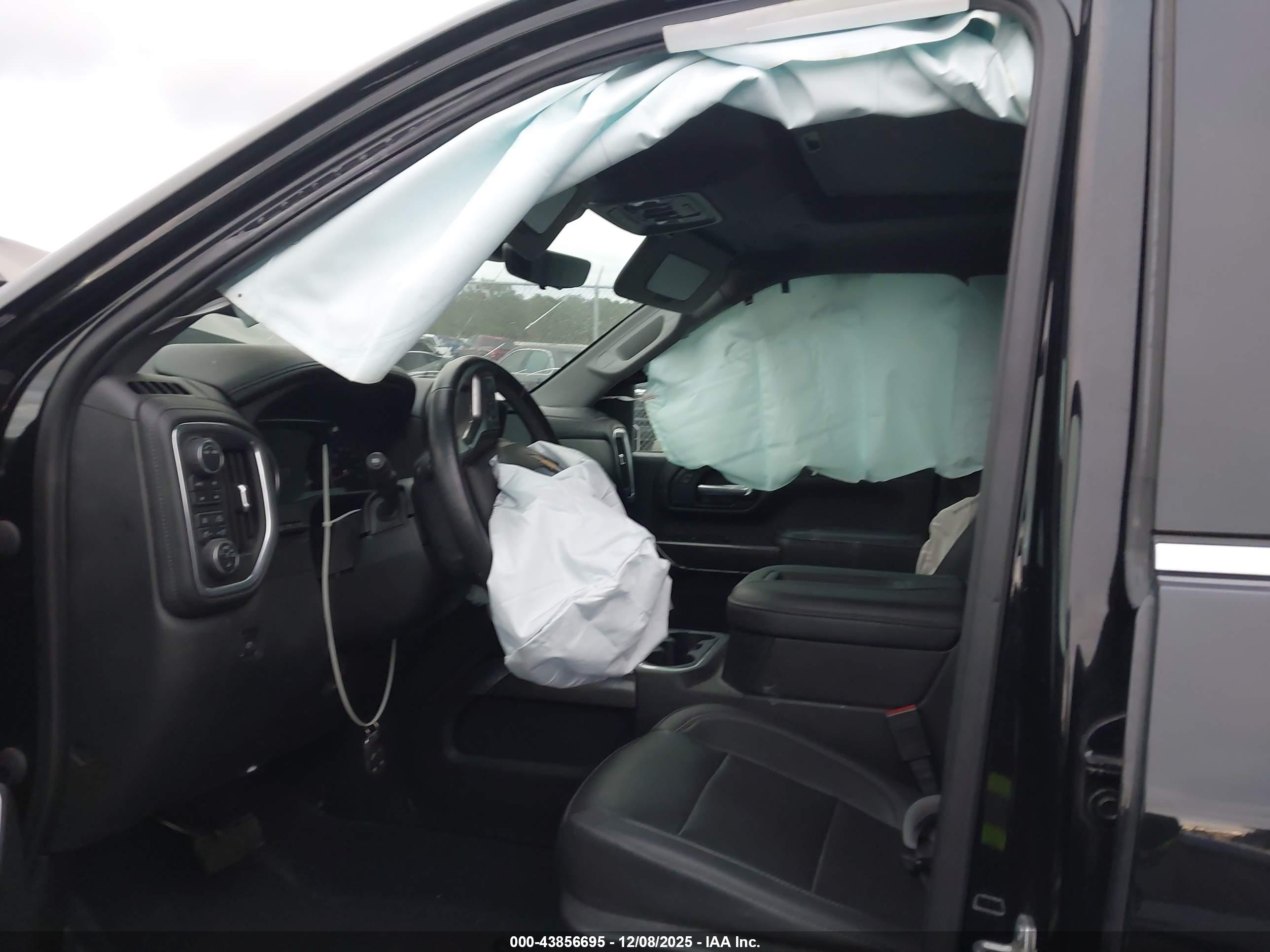 CHEVROLET SILVERADO image 5