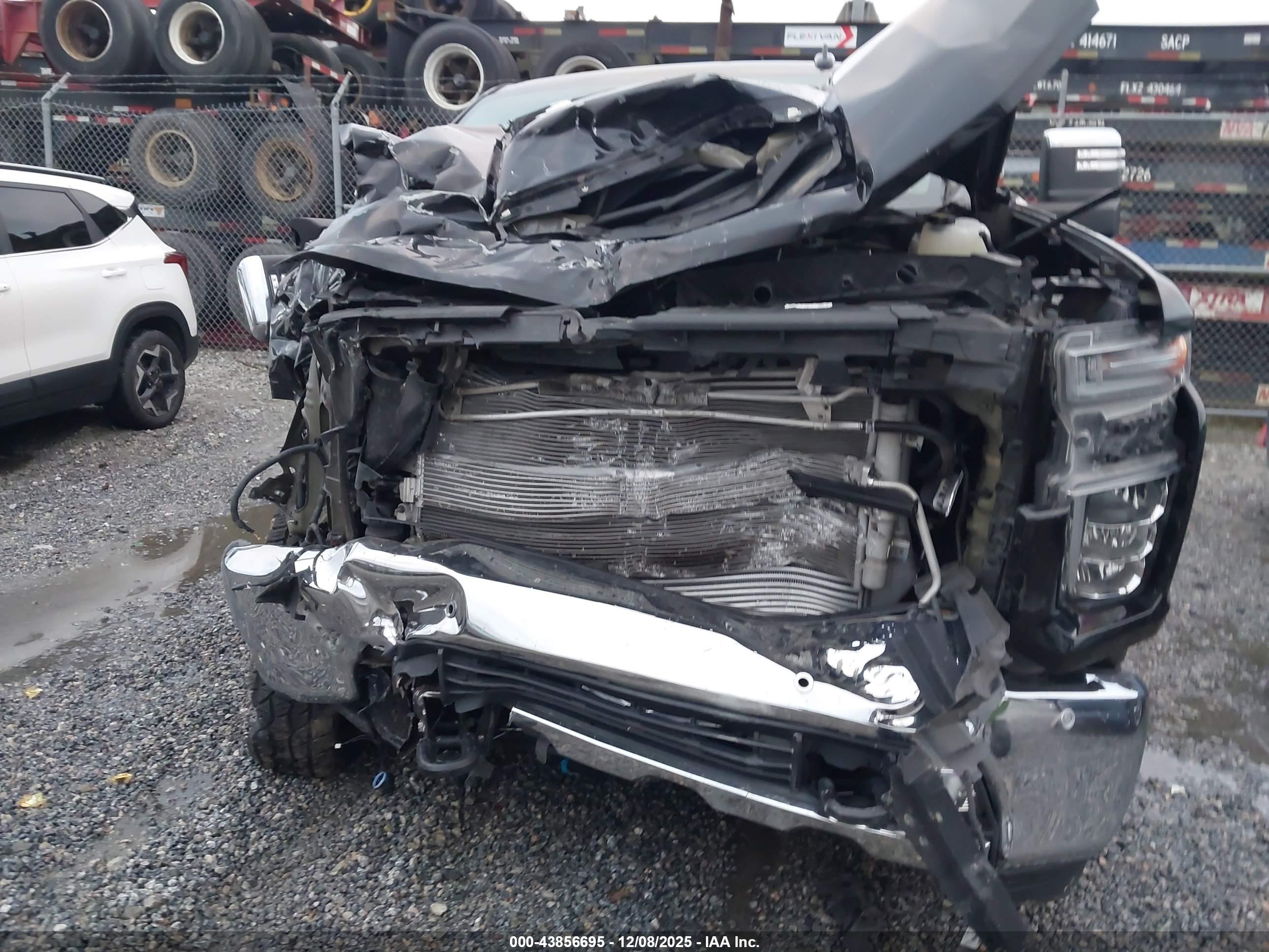 CHEVROLET SILVERADO image 6