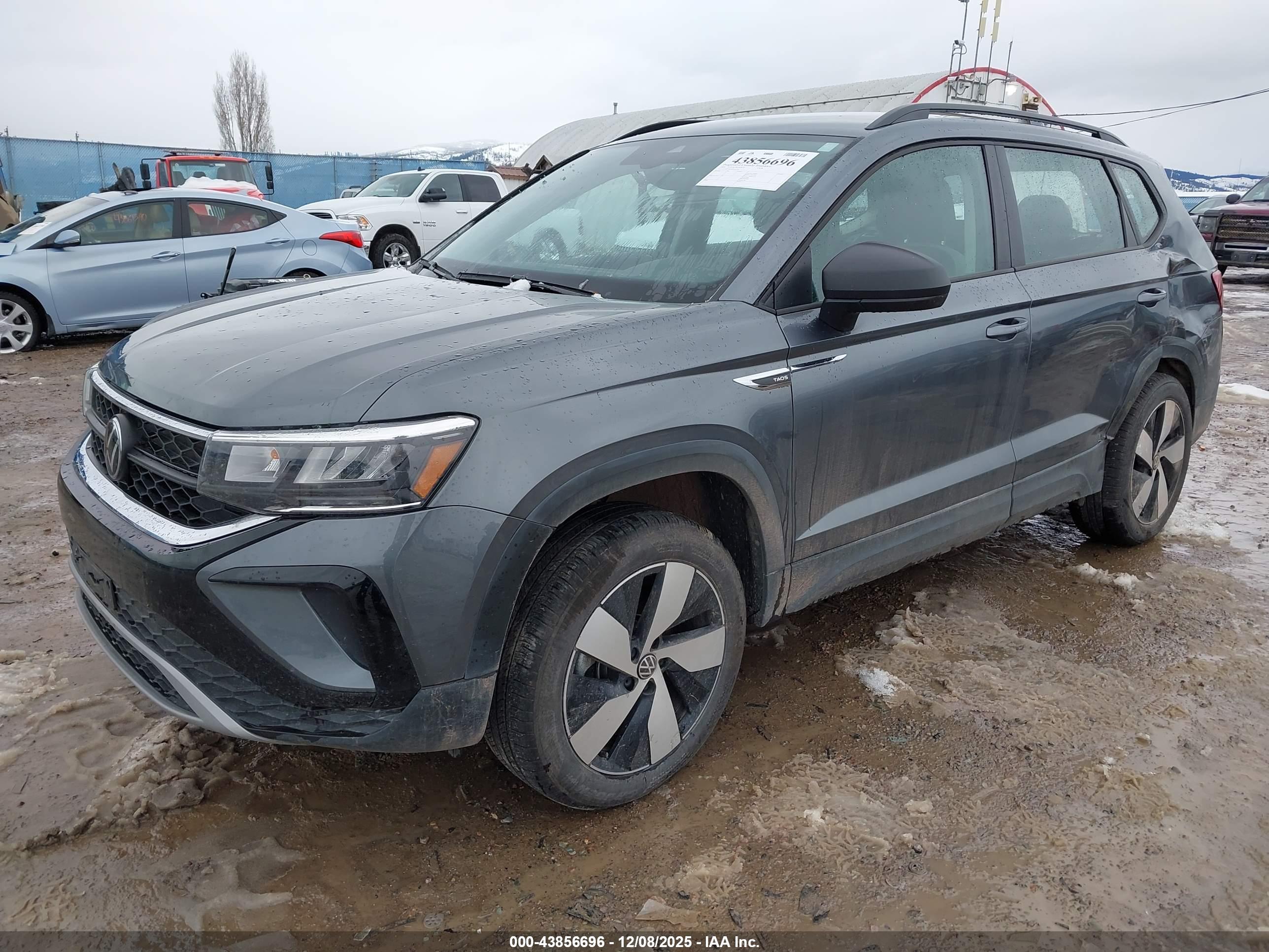 VOLKSWAGEN TAOS image 2