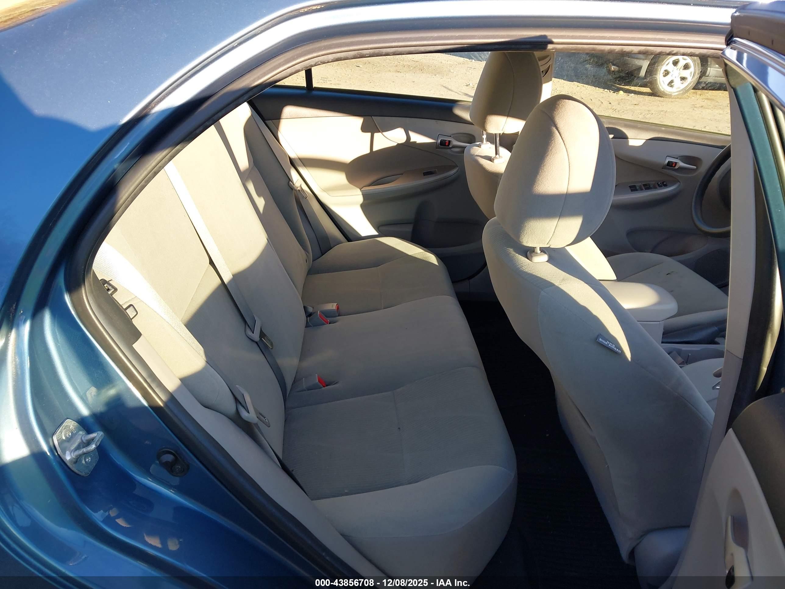 TOYOTA COROLLA image 8