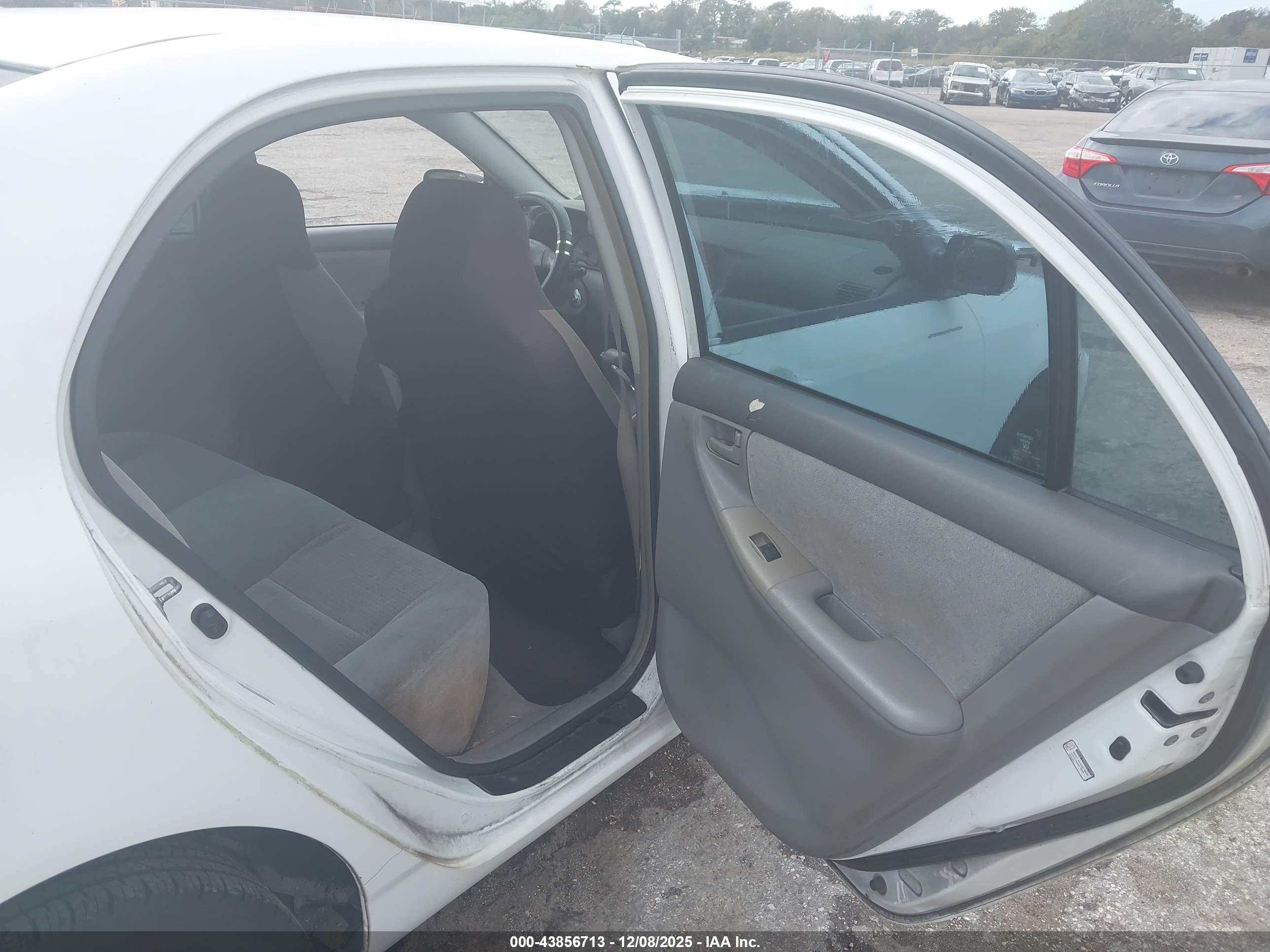 TOYOTA COROLLA image 8
