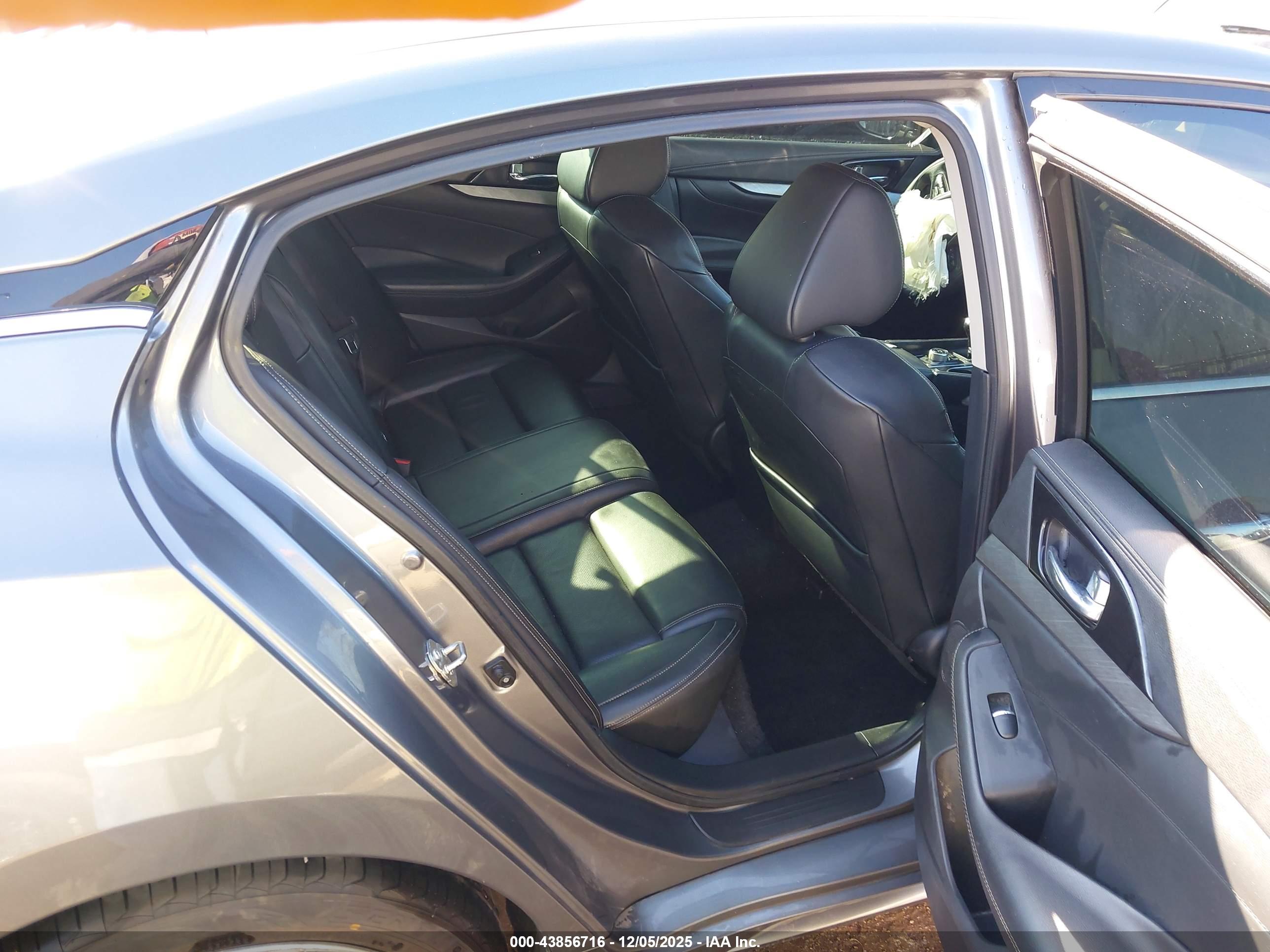 NISSAN MAXIMA image 8