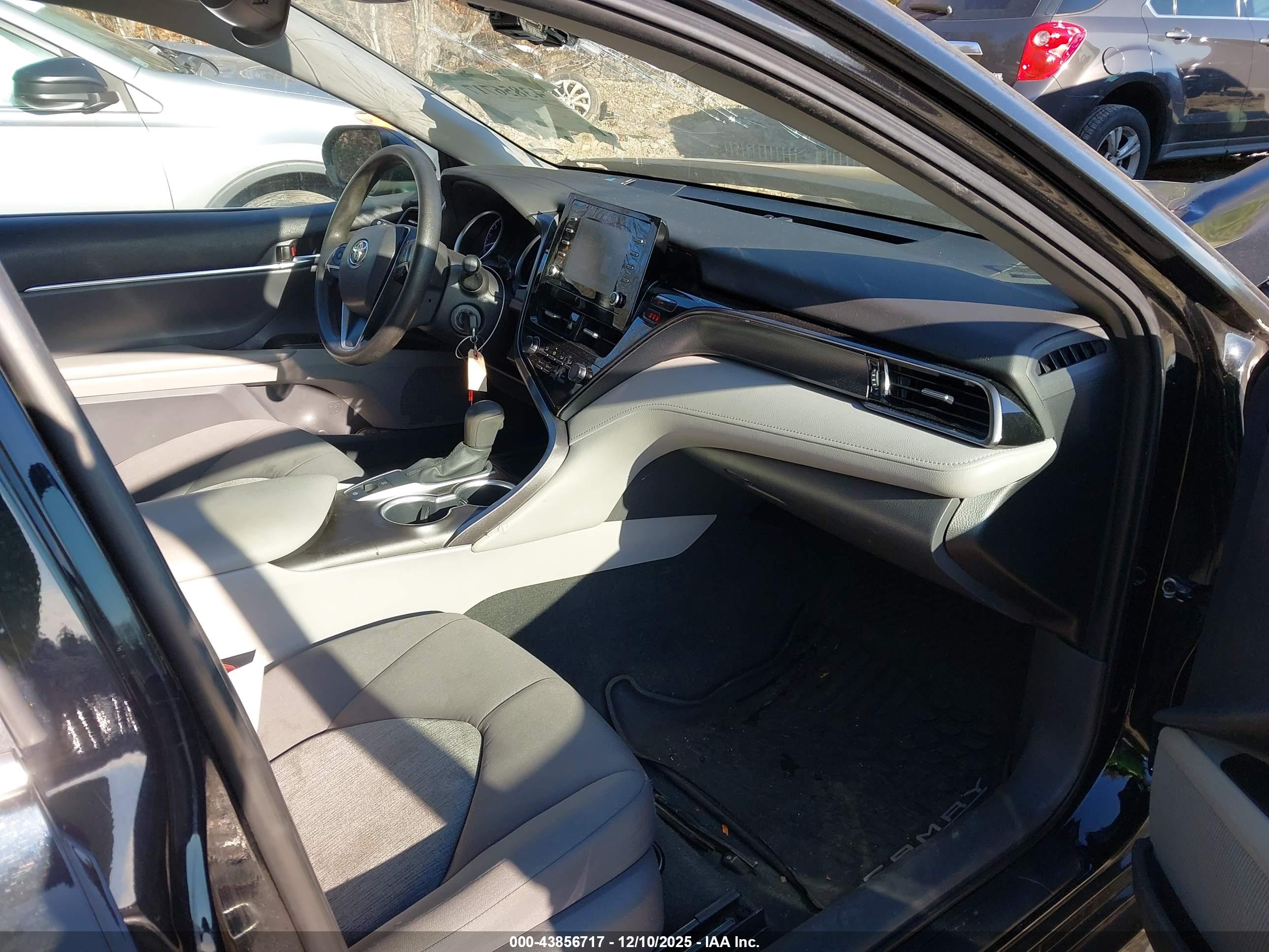 TOYOTA CAMRY image 5