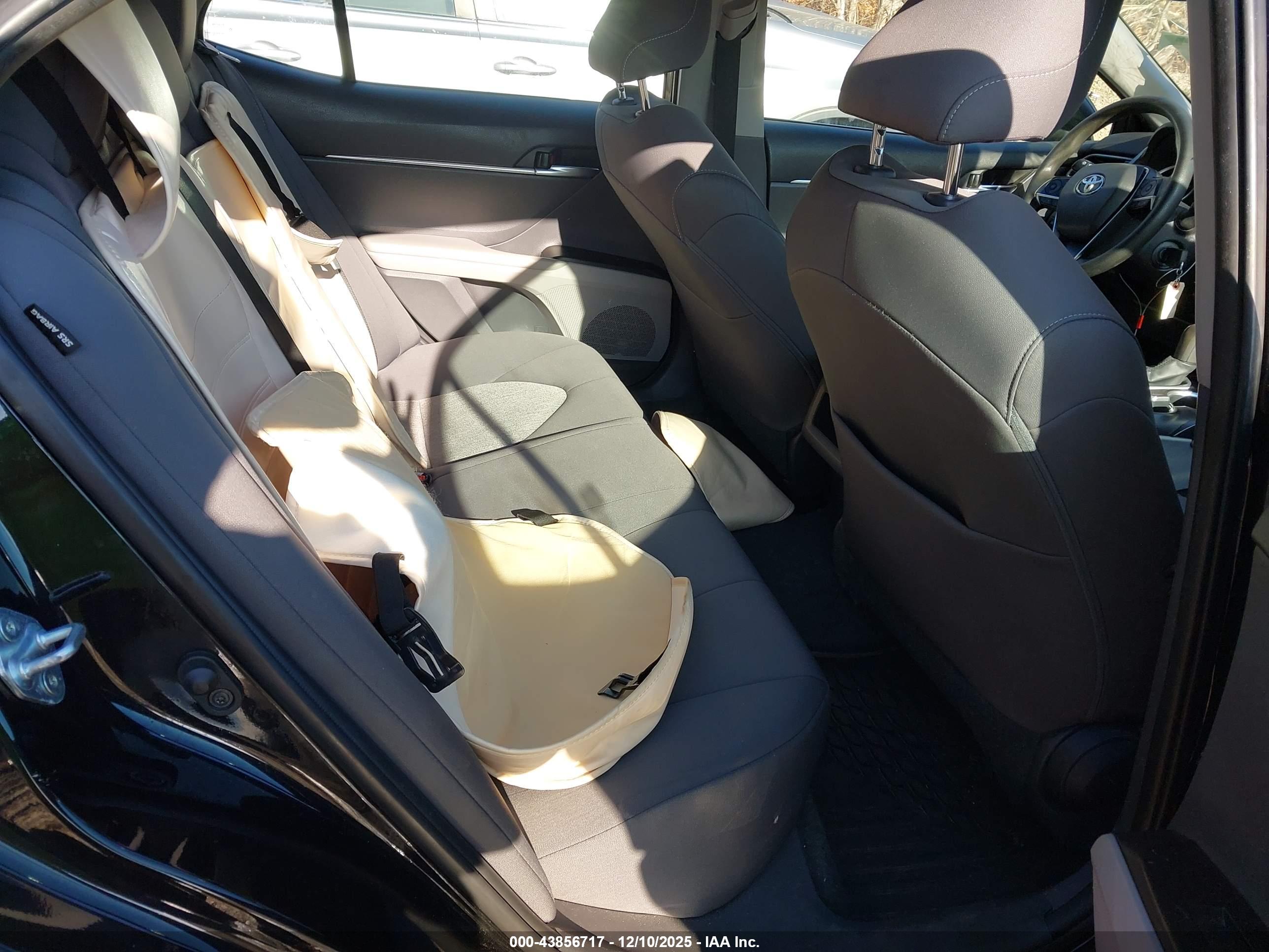 TOYOTA CAMRY image 8