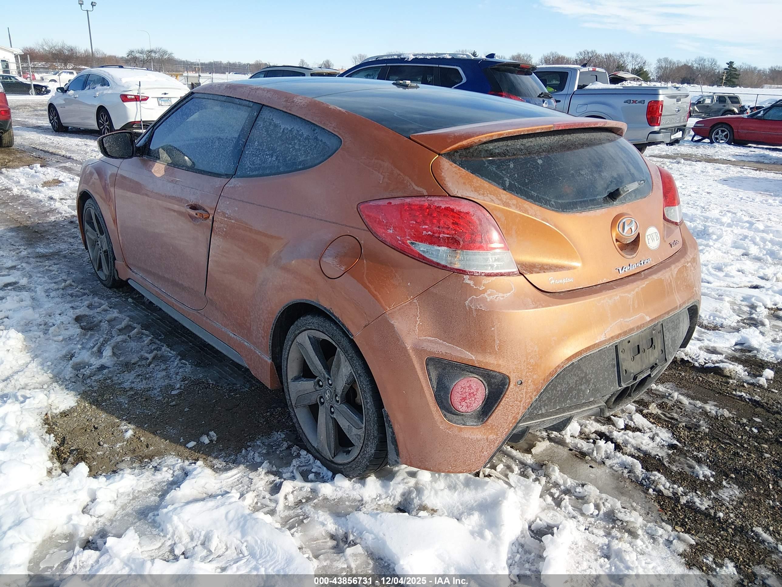 HYUNDAI VELOSTER image 3