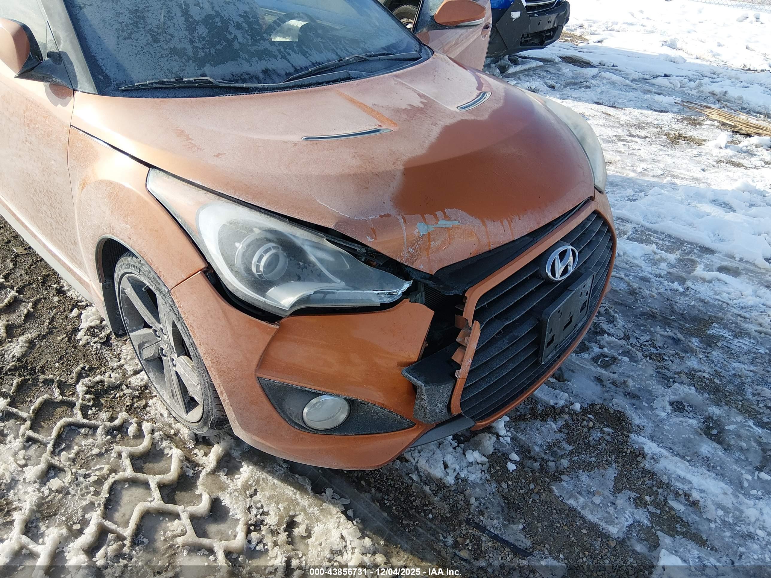 HYUNDAI VELOSTER image 6