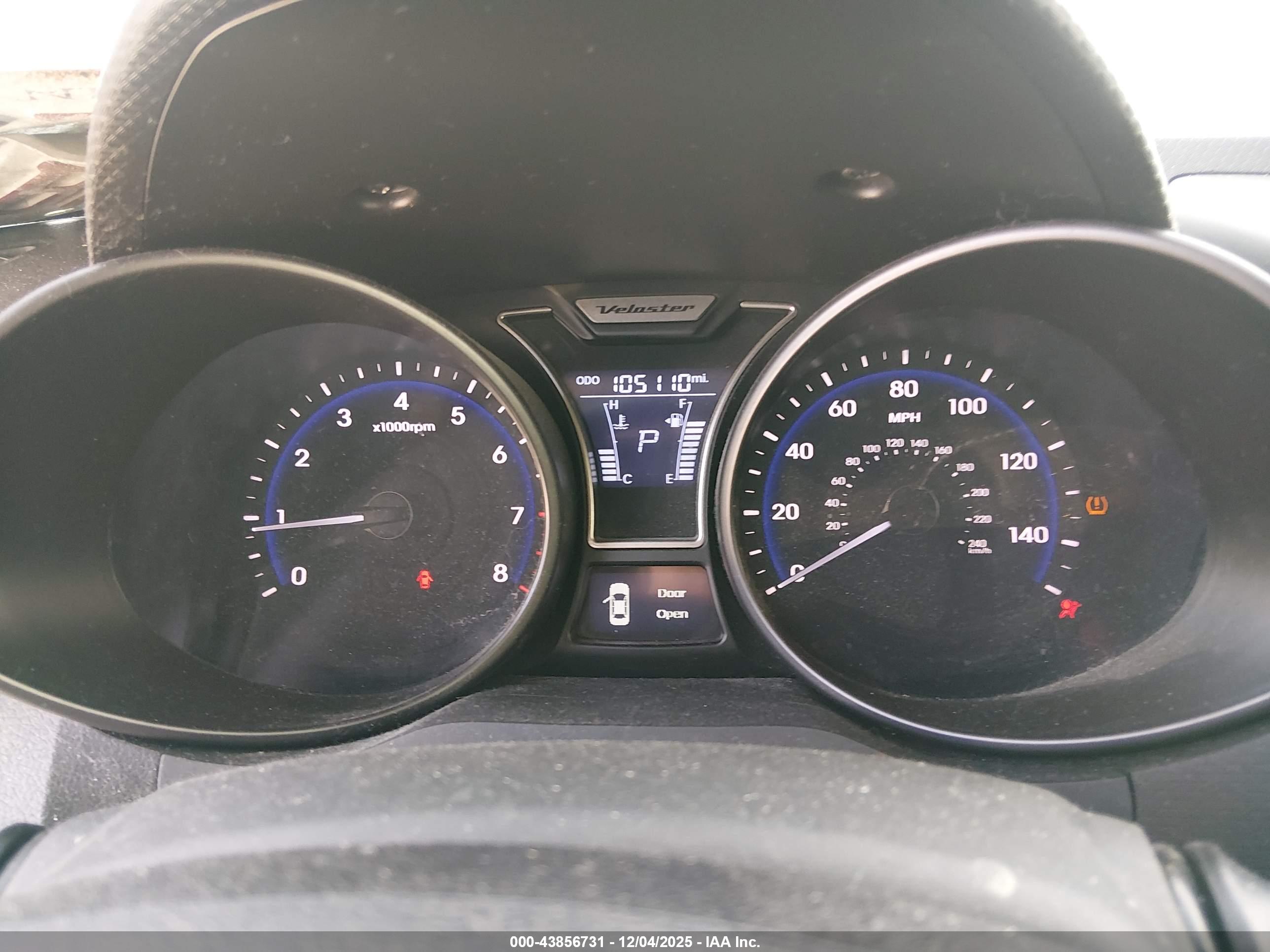 HYUNDAI VELOSTER image 7