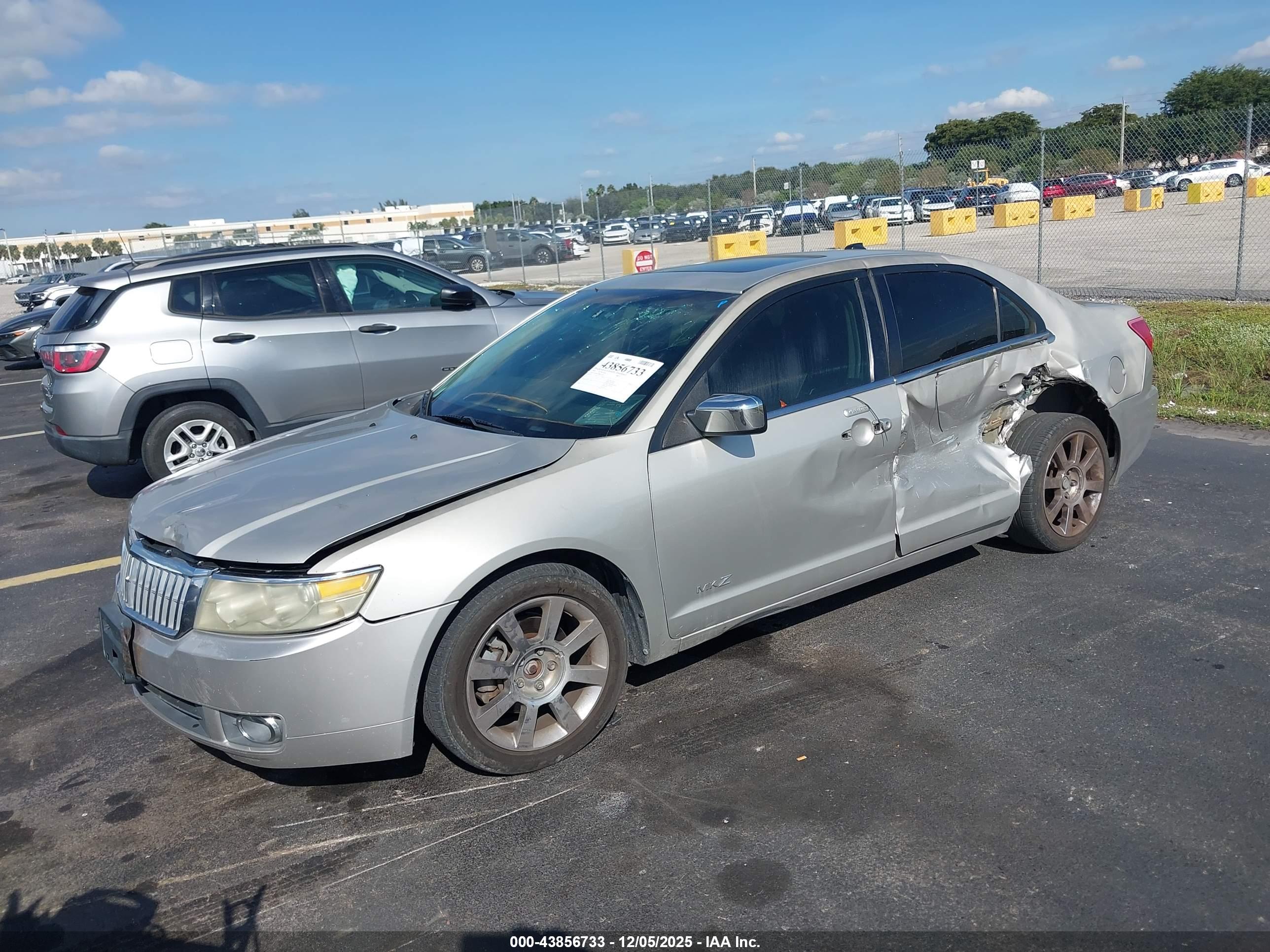 LINCOLN MKZ image 2